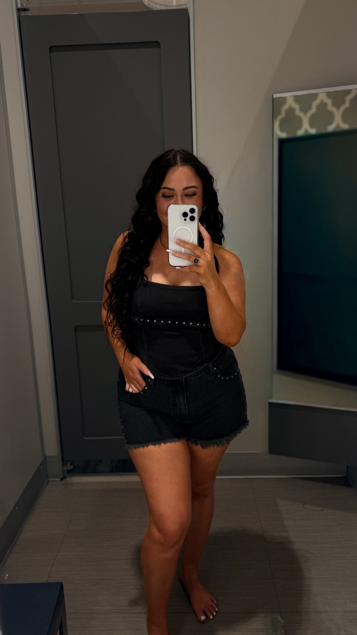 Top size large 
Jeans size 16( I sized up to fit my hips but slight gapping in the back) 
Also linked the levi curve line for the fit and no gapping size 33


#LTKootd #LTKSeasonal #LTKMidsize