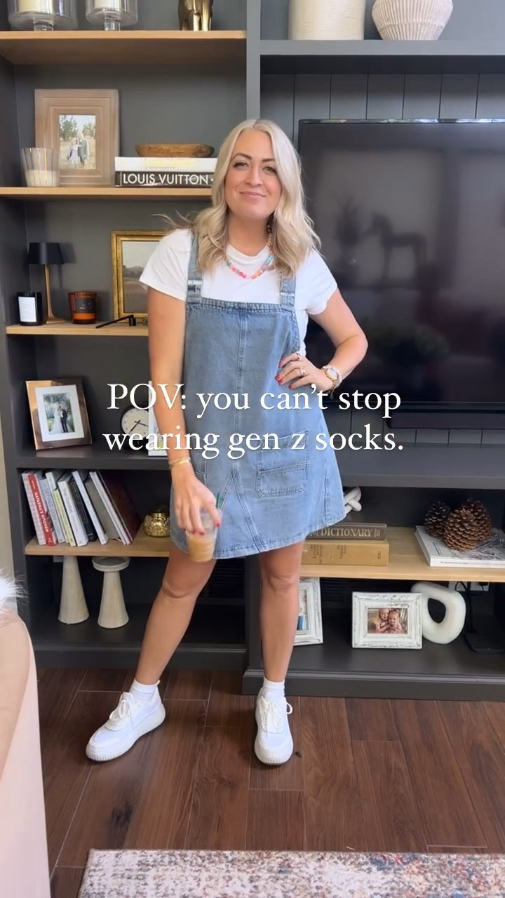 Or drinking iced caramel lattes ☕️