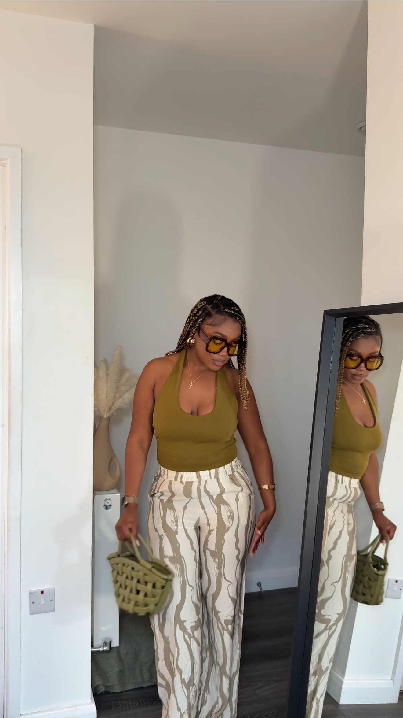 Olive green is my fav shade of green 🫒 

If you’re a thickums like me, I’d suggest sizing up in the trousers - I’m still debating returning for a bigger size of seeing if I can just lose the weight 🤔

Comment “LINK” if you want links to any pieces, otherwise you guys can find everything on my @ltk.europe 🥰✨

Holiday outfits, summer outfit, summer outfit idea, holiday style 
#summeroufit #holidayoutfitinspo #holidayoutfits #holidaystyles