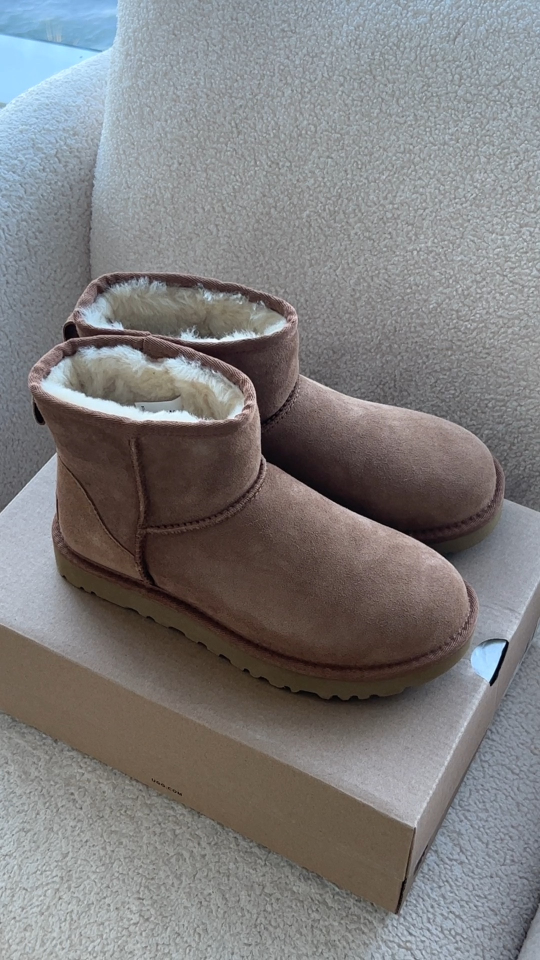 Got my new mini UGGs today! 🥰 They are sooo comfy and warm 🤎 Linking bellow some option to get them in STOCK now! ⚡️
#uggmini #ugg #uggs #uggultramini #ugasultramini #boots #fall #winter #shoes #instock #sale

#LTKshoecrush #LTKSeasonal #LTKstyletip