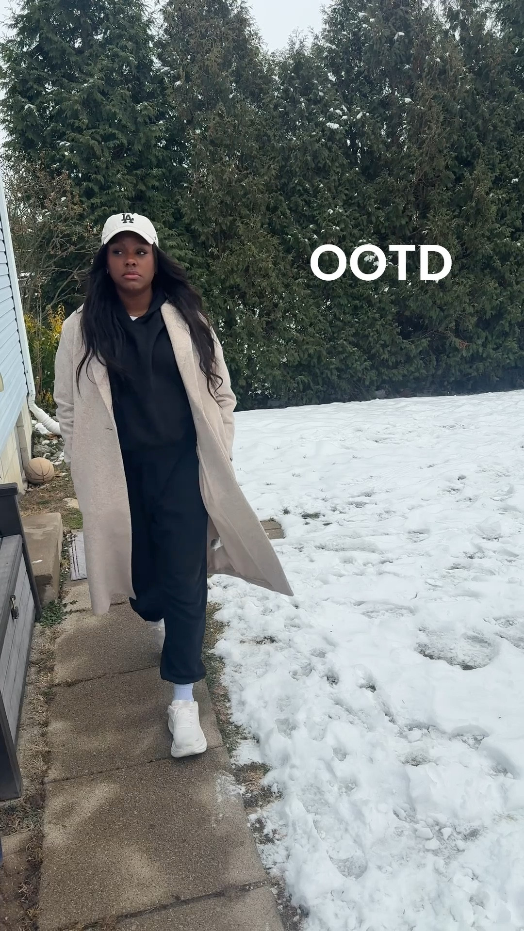 Cozy + cute is the whole vibe today 🤍✨ I threw on my favorite H&M coat, a classic baseball hat, and the comfiest sweats and somehow it still looks put together. Mom life hack? Keep a few elevated basics on hand so you can feel comfy and confident while running errands, school drop-off, or honestly… just surviving the day.

Linking everything for you because this combo is a must-have for effortless outfits all winter long ❄️🤍





H&M winter coat, comfy mom outfit, casual winter outfit, athleisure mom style, everyday essentials, baseball hat outfit, cozy winter looks, mom outfit ideas, elevated basics, minimal winter wardrobe

#LTKStyle #LTKWinter #MomStyle #ComfyOutfits #AthleisureStyle #OOTDMom #WinterOutfitIdeas #CasualStyleInspo #LTKFashion #StayAtHomeMomStyle

#LTKMidsize #LTKmomlife #LTKootd