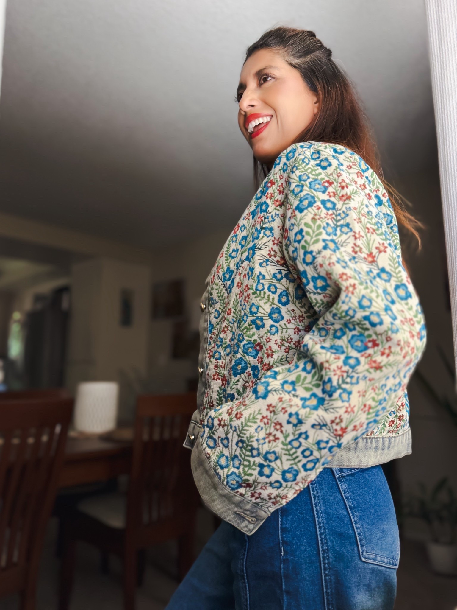 Easy everyday outfit but make it chic 🤍✨
I styled this oversized tee tucked under my bra for that effortless, cinched look (trust me… game changer 🙌). Paired it with these lightweight gingham pants for the perfect casual + put-together vibe.

This is my go-to for running errands, coffee runs, or just feeling cute and comfy without trying too hard. Add a statement sunglass + pop of color bag and you’re instantly elevated 💙

Everything is easy to mix, match, and rewear all season long!


casual outfit, everyday style, oversized tee outfit, t shirt styling hack, tucked shirt trick, gingham pants outfit, spring outfit ideas, summer casual look, mom style outfit, effortless chic outfit, comfy outfit ideas, relaxed fit outfit, neutral outfit with pop of color, street style casual, minimal chic outfit, airport outfit idea, coffee run outfit, laid back fashion, simple outfit inspo

#casualstyle #everydayoutfit #ootdstyle #springoutfits #summerstyle #effortlessstyle #momstyle #comfychic #outfitinspo #ltkstyle #ltkfashion #amazonstyle #ginghamstyle #neutralstyle #streetstyle

#LTKmomlife #LTKootd #LTKSeasonal
