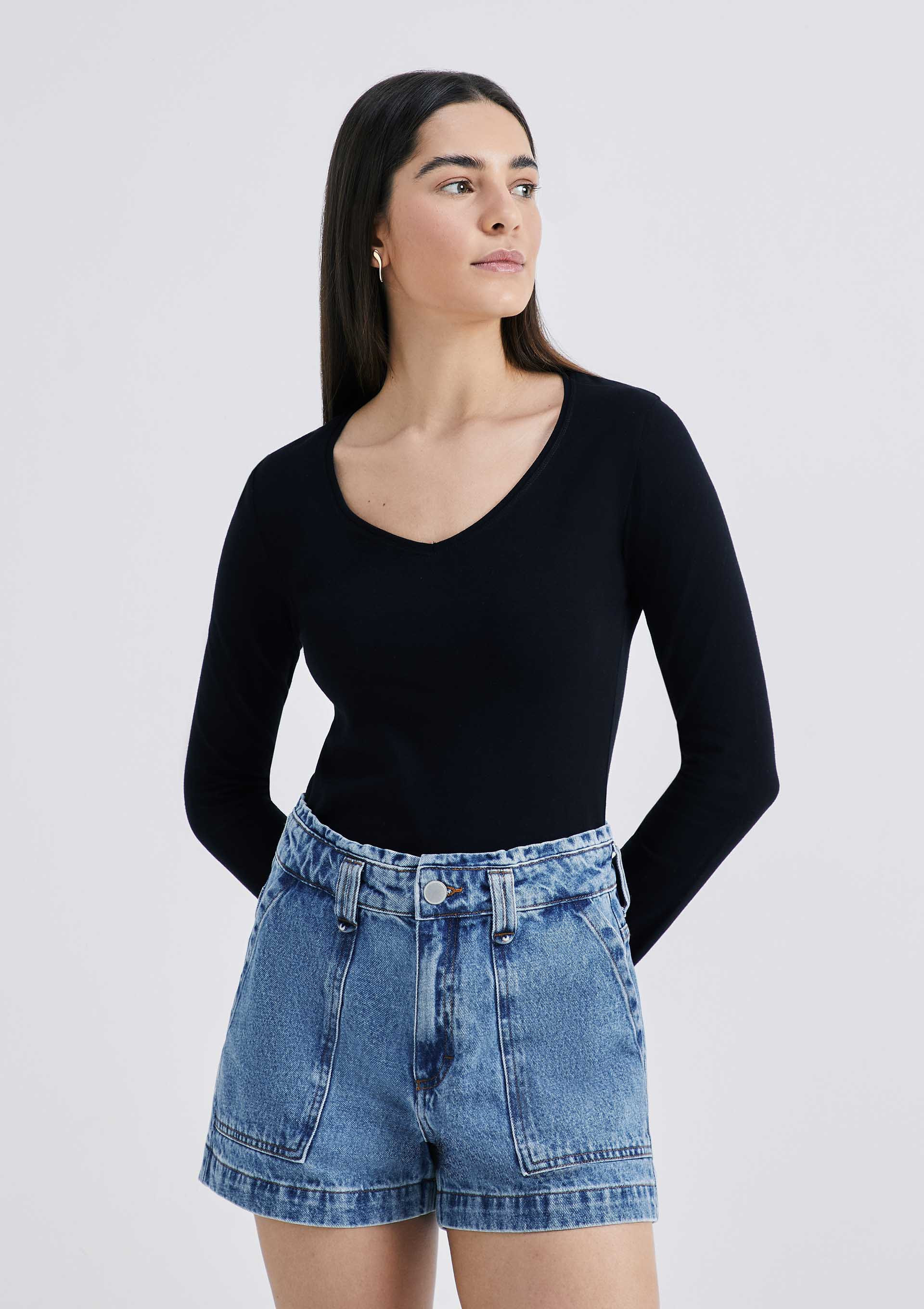 Blusa Básica Feminina Manga Longa Slim Decote V - Hering Store | Hering (BR)