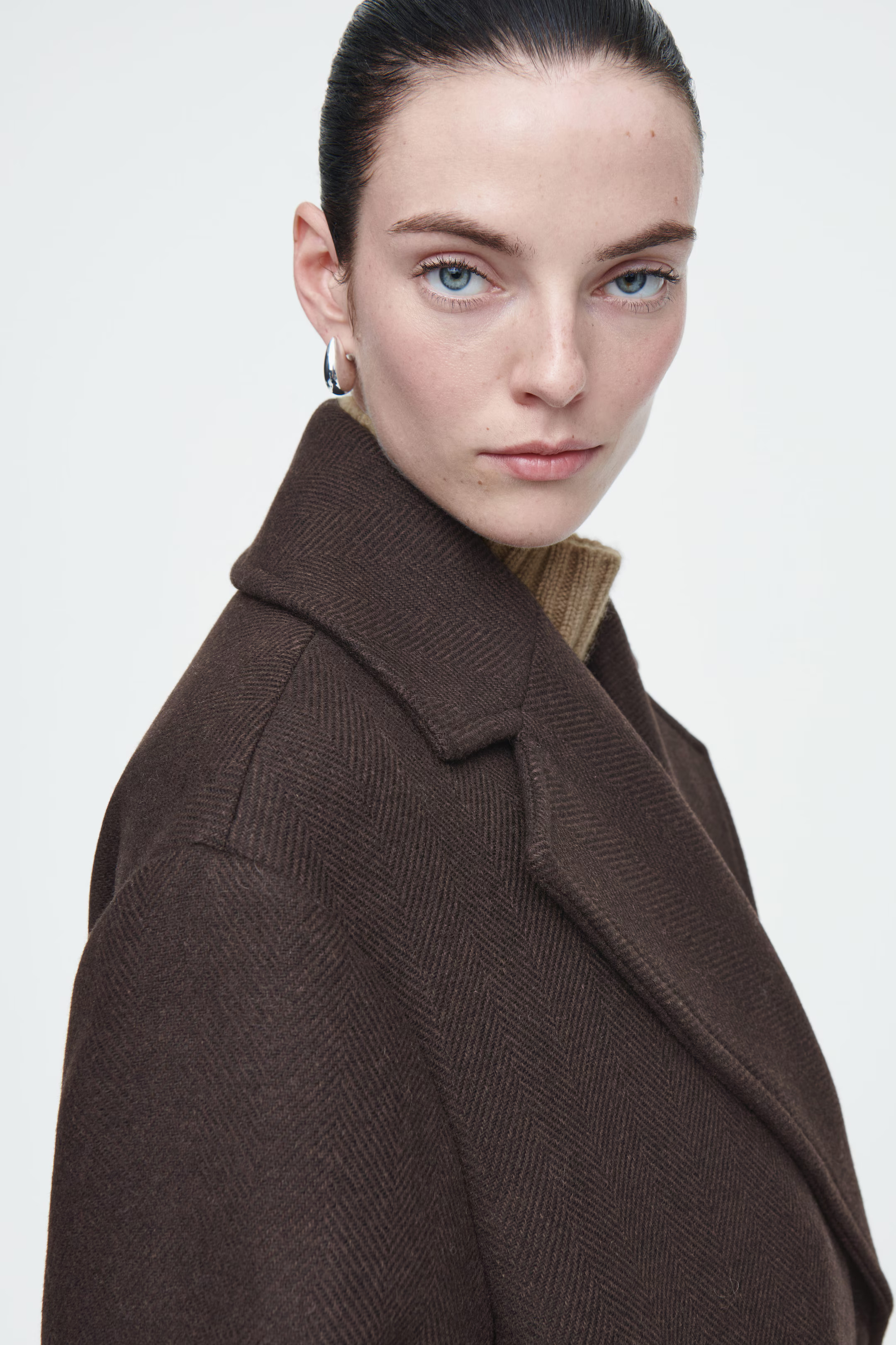 DOUBLE-BREASTED WOOL-HERRINGBONE COAT - DARK BROWN | COS (EU)