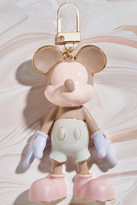 Love the neutral Minnie clip🐭✨🤎

#LTKMostLoved #LTKGiftGuide #LTKstyletip