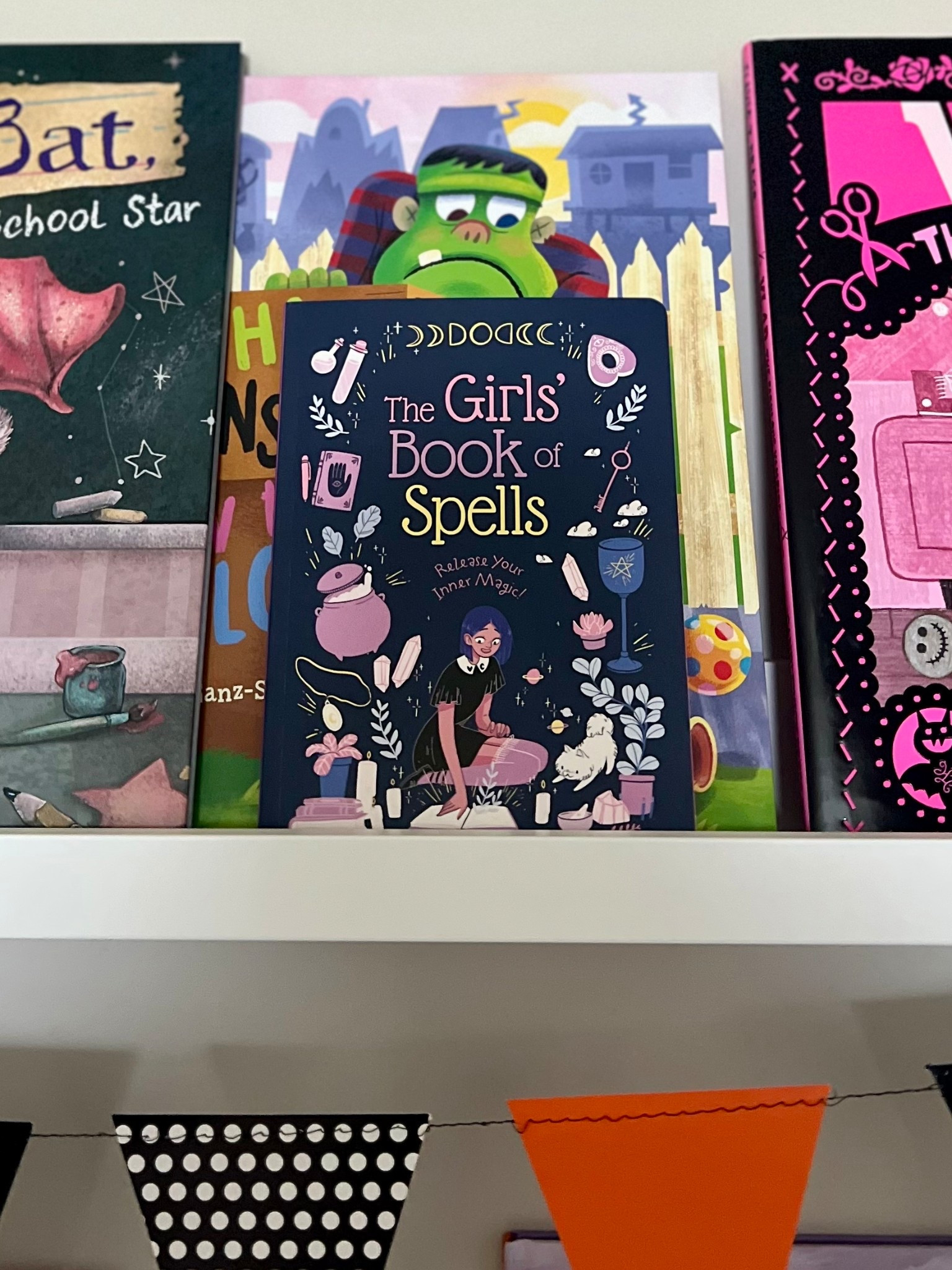 This is the cutest book of affirmations and positive thinking for girls! Perfect for Halloween with the “spell” twist! 🪄🔮

#LTKHalloween #LTKKids #LTKFamily