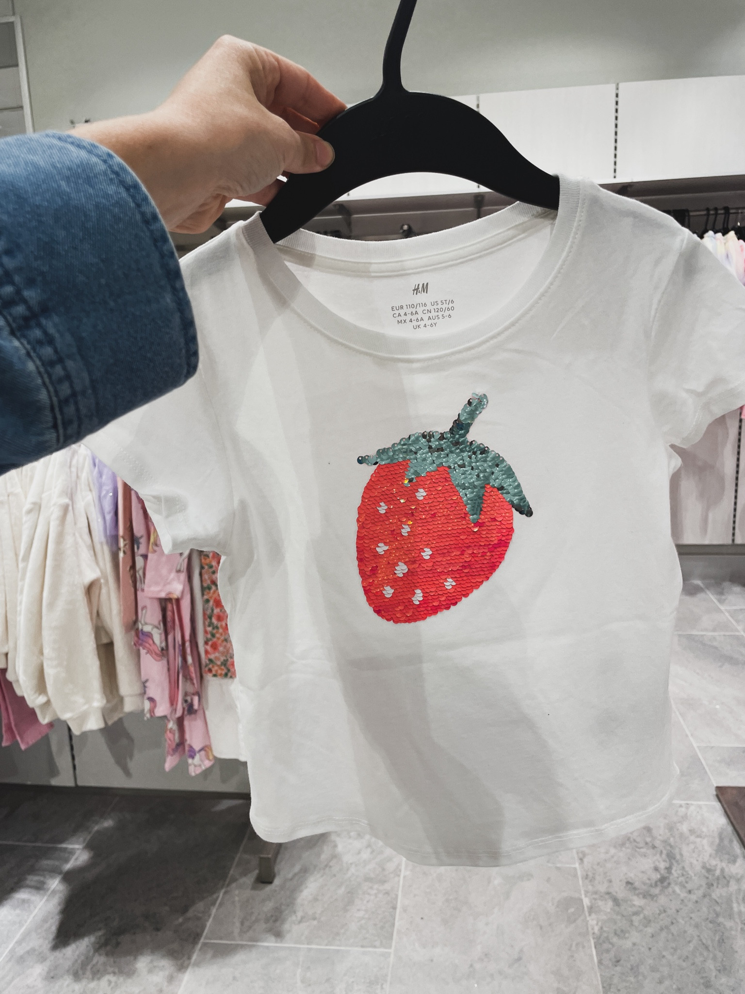 H&M, H&M new arrivals, H&M spring, H&M kids, Easter, spring, strawberry, magic sequin, top, sale, kids tee#LTKfindsunder50 #LTKfamily

#LTKKids