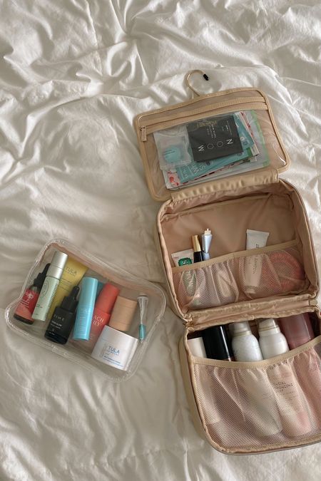 Pack my cosmetics bag with me

Hanging cosmetics bag, beis cosmetics bag, hanging beis bag, what’s in my bag, pack with me, what’s in my cosmetics bag, what’s in my toiletry bag, what I packed

#LTKtravel #LTKFind #LTKbeauty