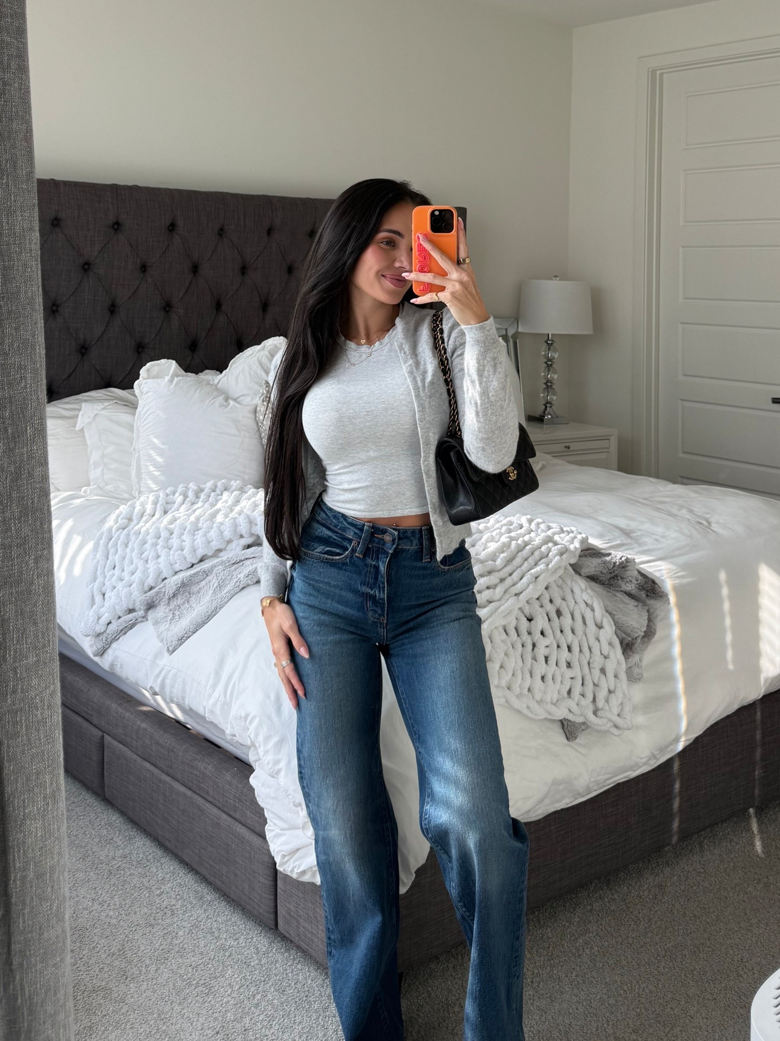 The most flattering, chic medium wash jeans that fit just right. I’ve gotten so many compliments on them I wanted to link for you! Also the most versatile grey tops perfect for layering.

#LTKootd