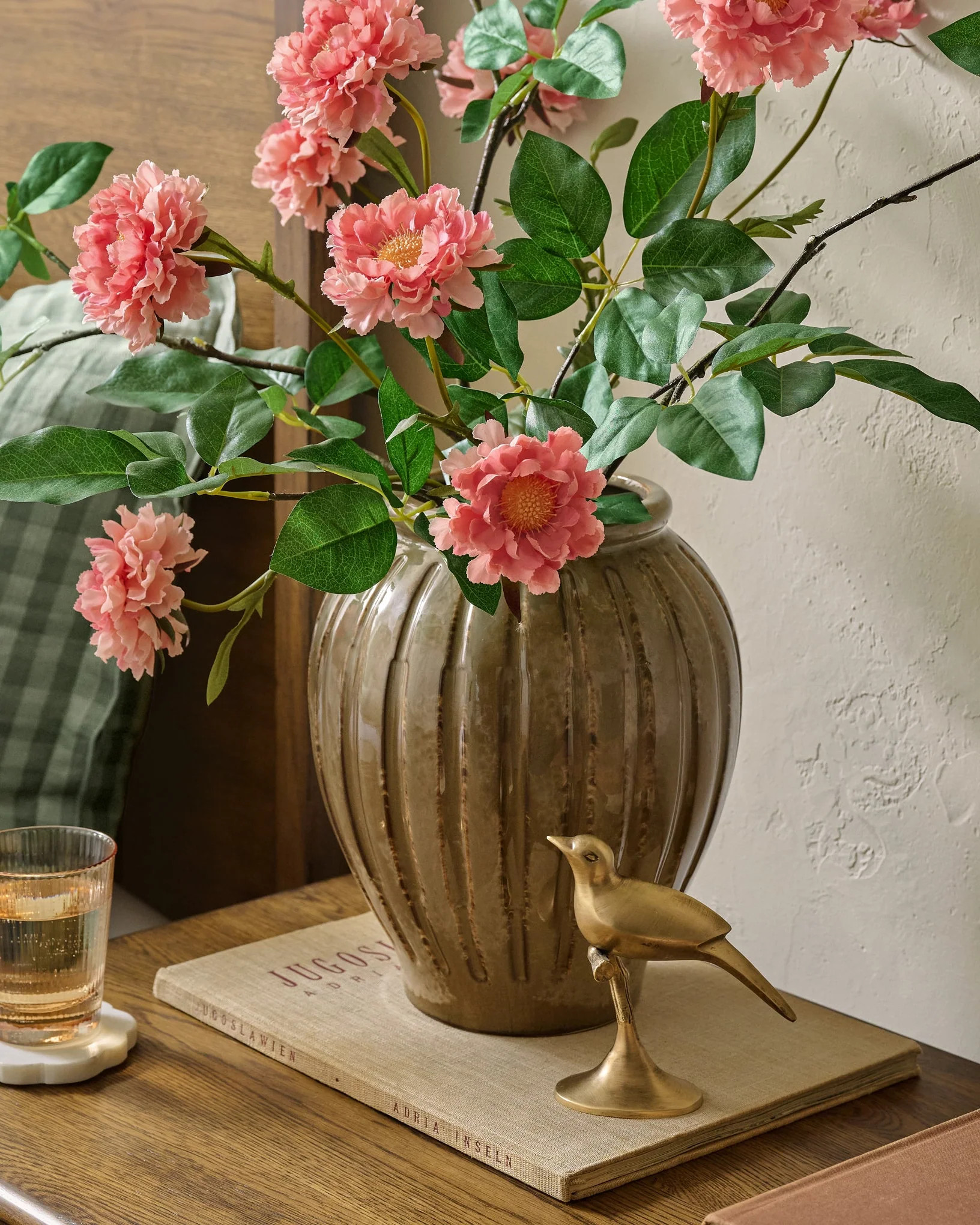 Callum Ribbed Vase | Magnolia