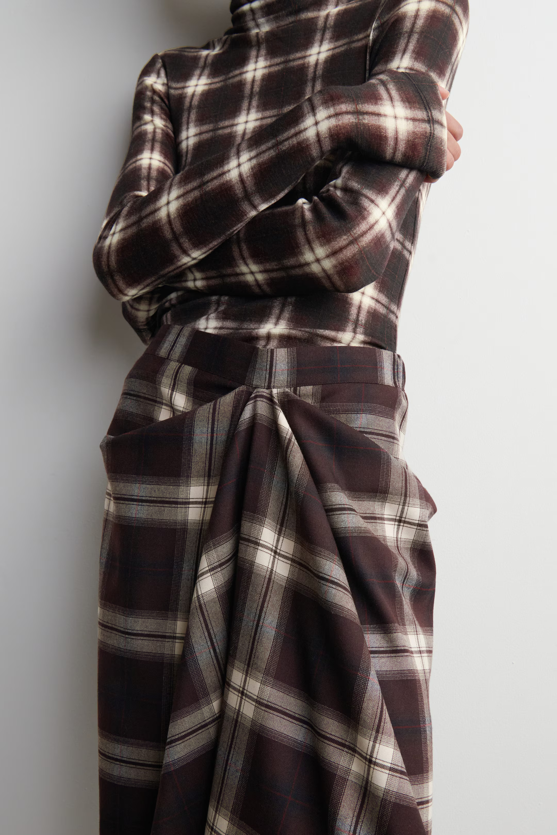 DRAPED CHECKED MIDI SKIRT - BURGUNDY / CHECKED | COS GB | COS UK