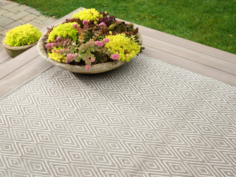 Diamond Platinum/White Handwoven Indoor/Outdoor Rug | Annie Selke