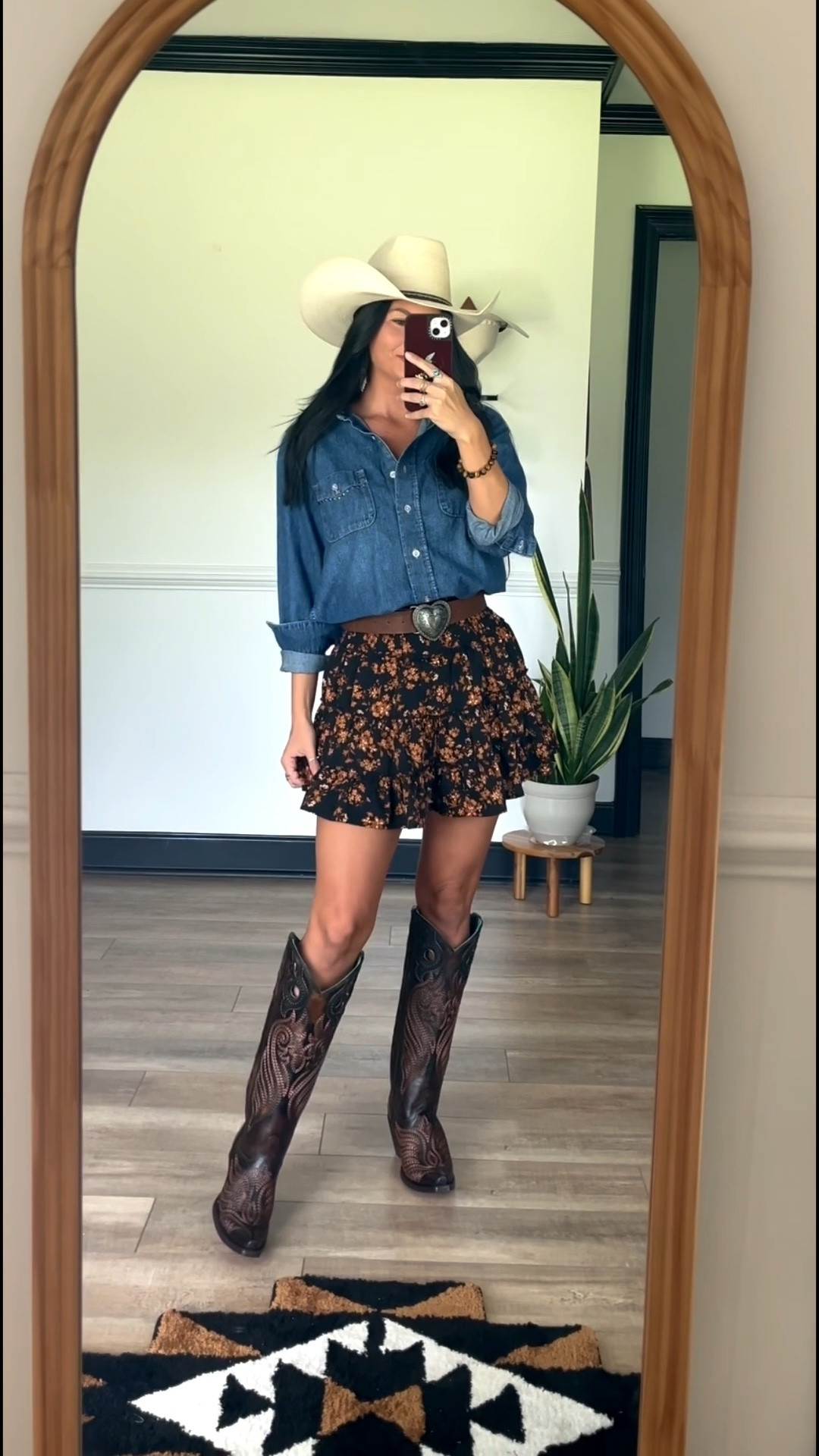 Fun little early autumn fit! Love the dark floral skort and dark wash denim paired together! Wearing xs in both

#LTKgrwm #LTKootd #LTKSeasonal