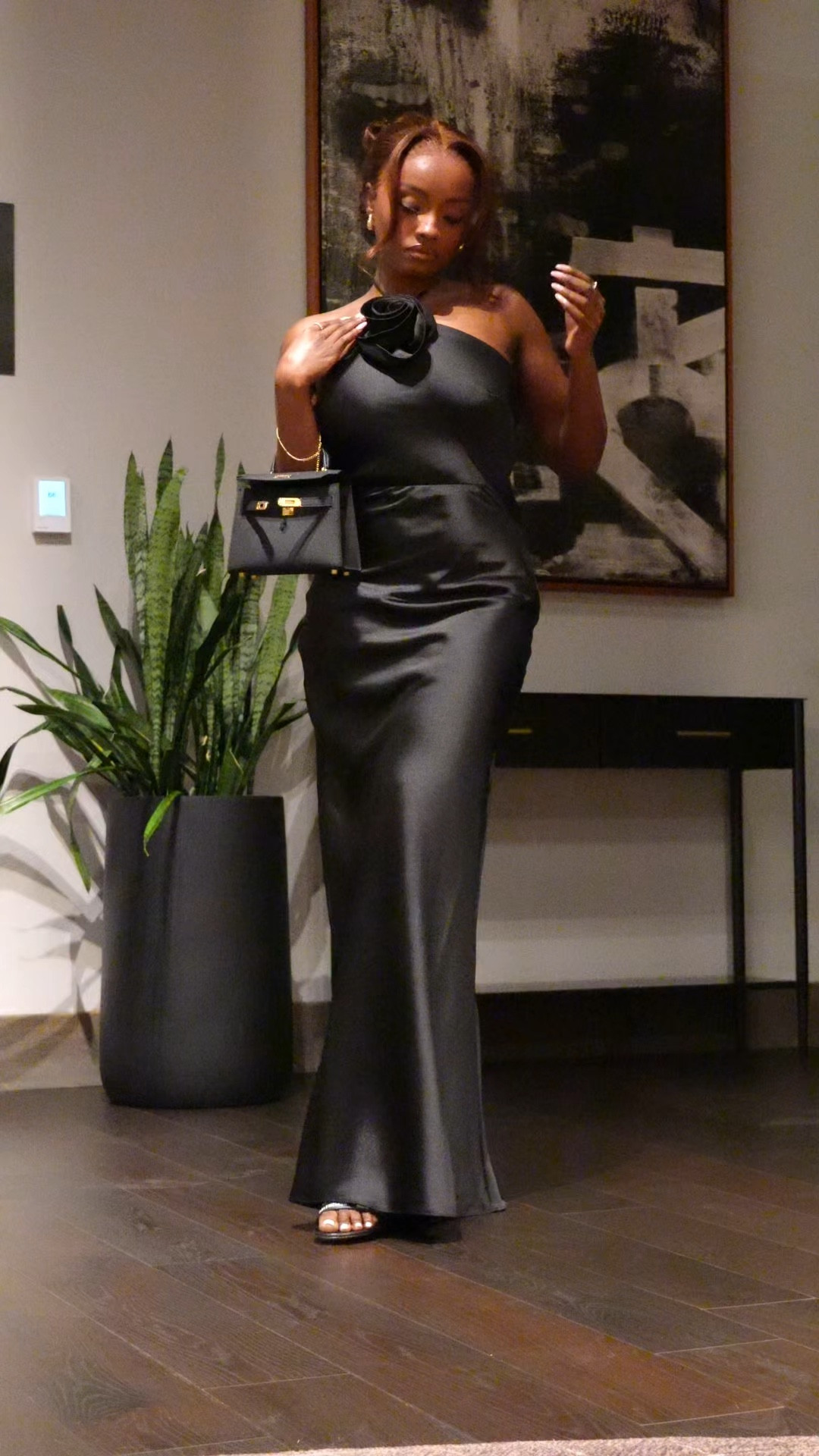Valentine’s Day outfit + makeup inspo 

#eveningdresses #elegant #maxidress #blackdresses #silkdresses #datenight #valentinesday