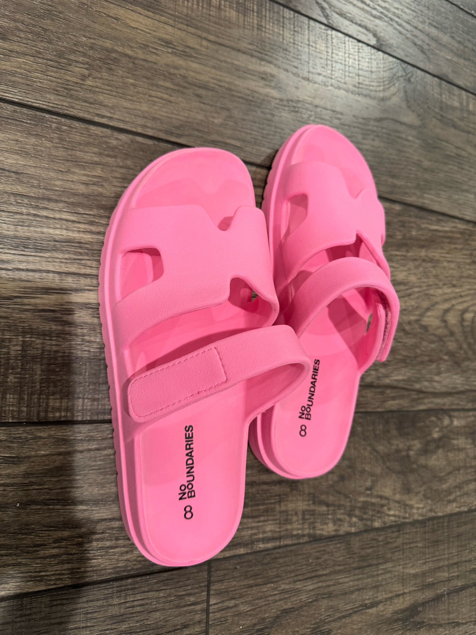 While we were away I had to grab a different pair of sandals, the ones I brought gave me a horrible blister. These…I could take a pair in every color 🤣🤣

#LTKSeasonal #LTKBeauty #LTKFindsUnder50
