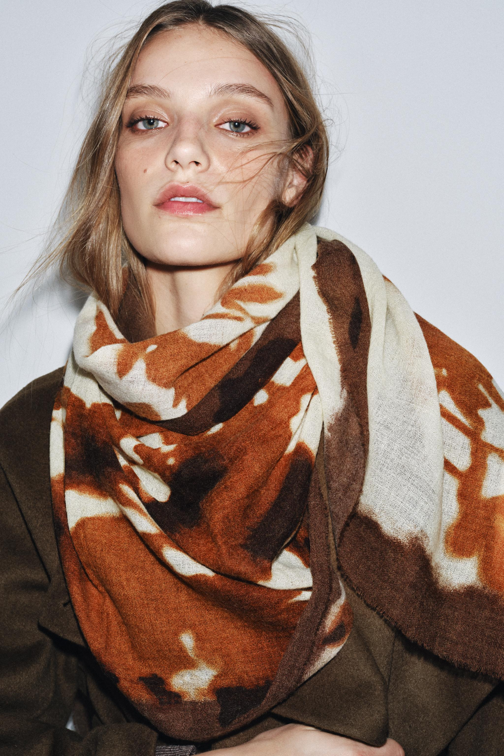 FLORAL PRINTED WOOL SCARF | Zara US