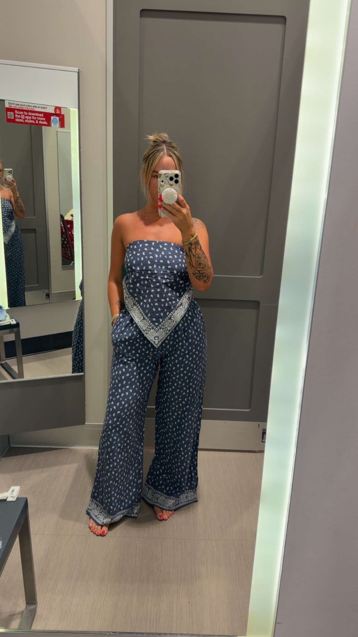 I’m in a small in the top and medium in the bottoms the small on the bottoms fit but the are low rise so I sized up one so they would be more mid rise