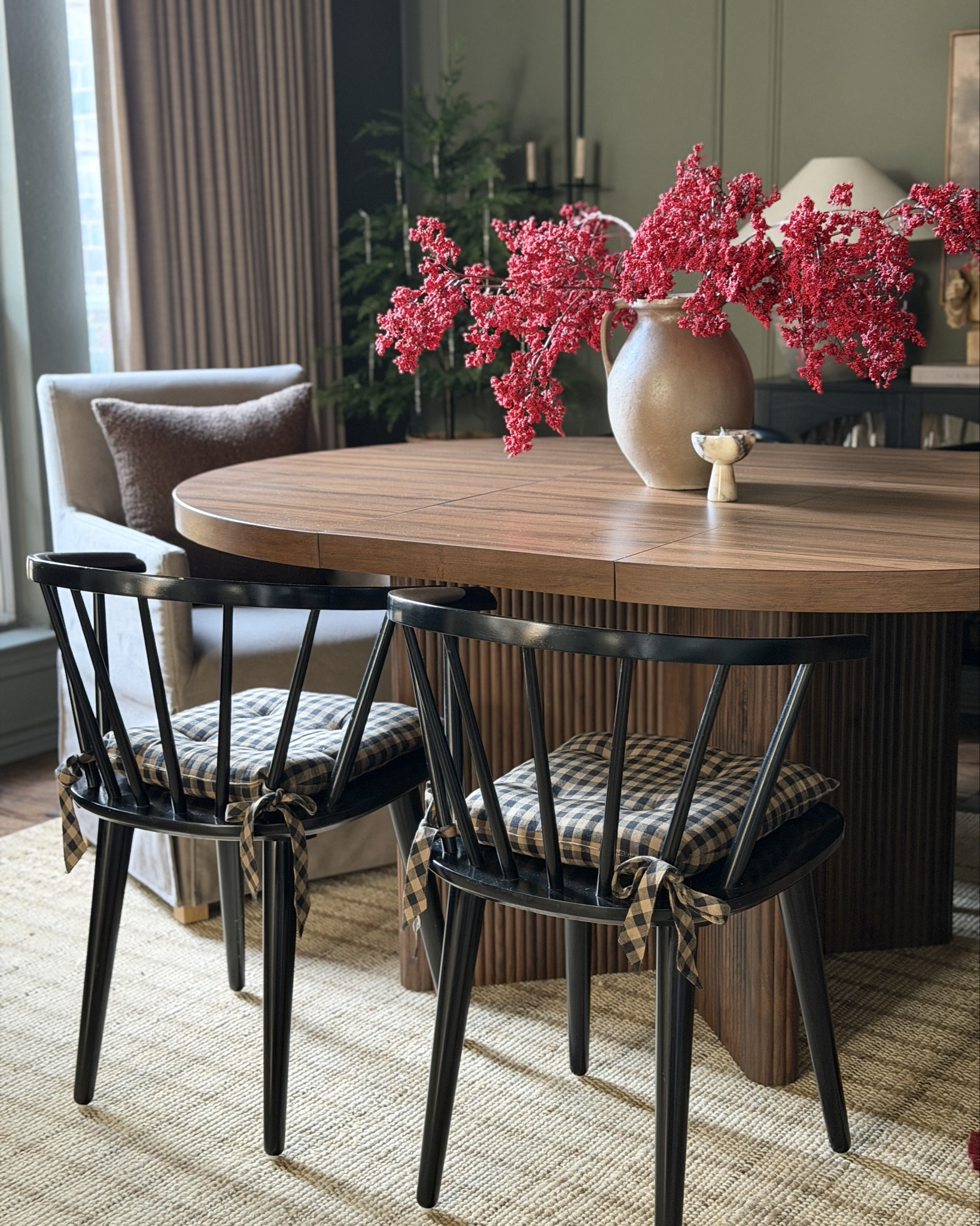 Dining space captures 📷

#diningroom #moodydiningspace 

#LTKSaleAlert #LTKU #LTKHome