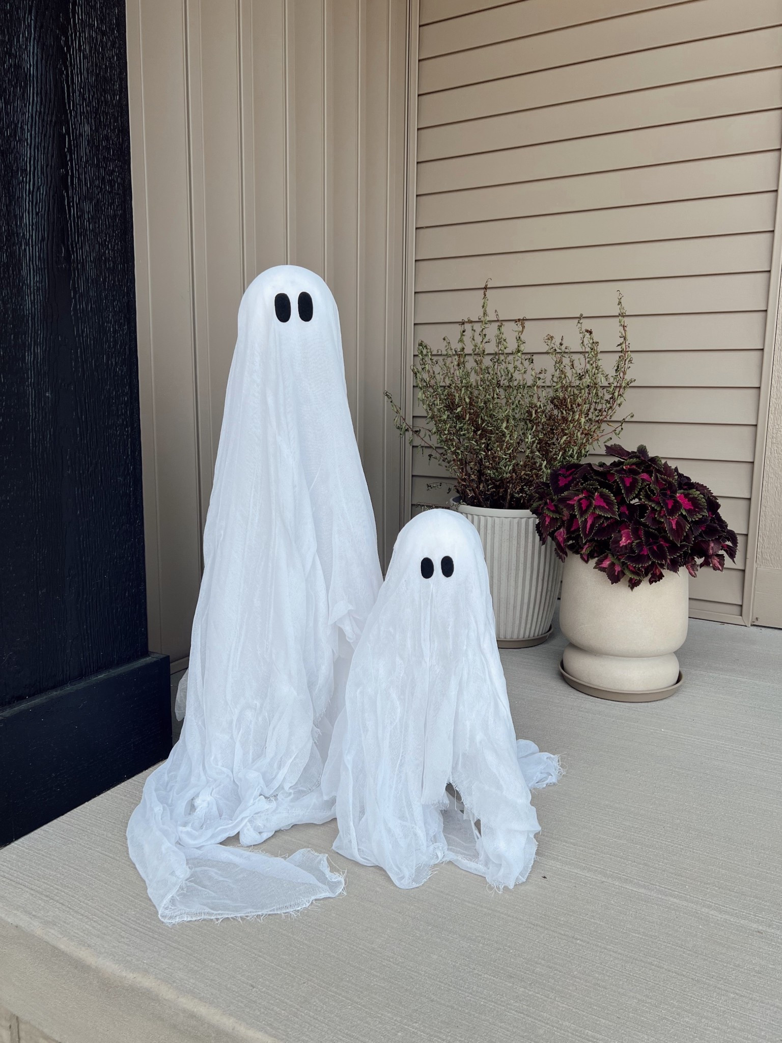 Halloween front porch decor - ghosts

#LTKSeasonal #LTKHome