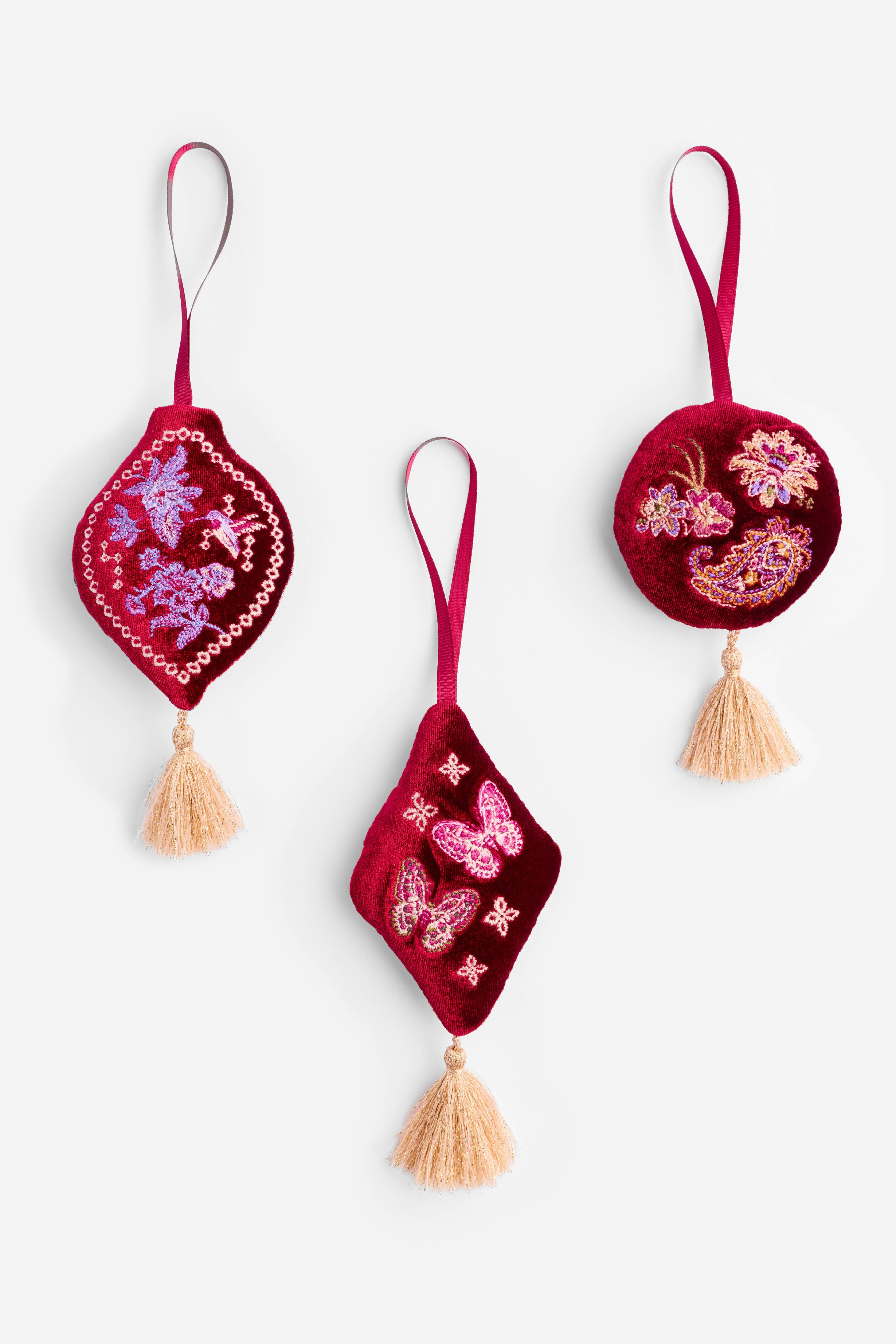 DOMITILA ORNAMENT SET
                                
                                    
     ... | Johnny Was