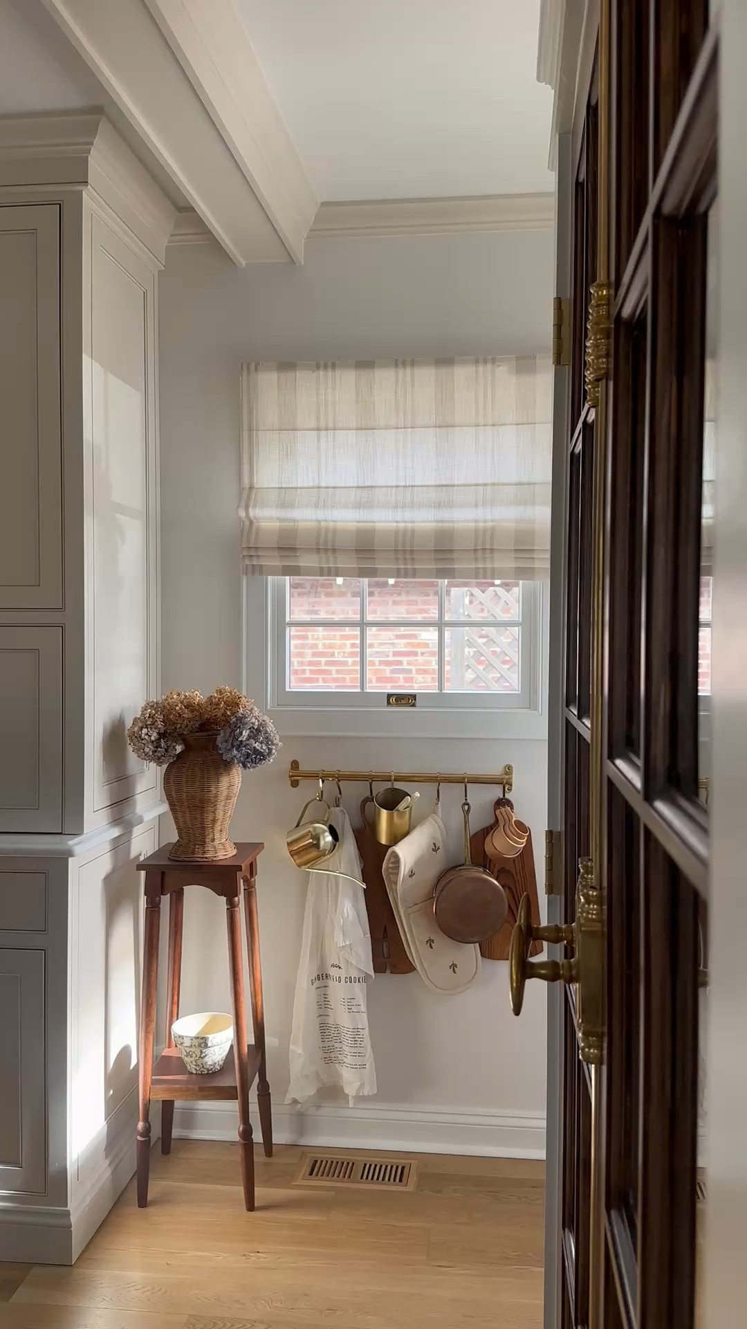 @selectblinds is running 12 days of holiday deals, and today’s is an extra 10% off of Roman Shades! My code MEG5 gets you an extra 5% off, too! These are my favorite in the home but the rest are right up there—so many options! I’ve linked all for you to shop. 

#classichomedecor #traditionalhome #romanshades #homerenovation #kitchenrenovations #kitchendecor