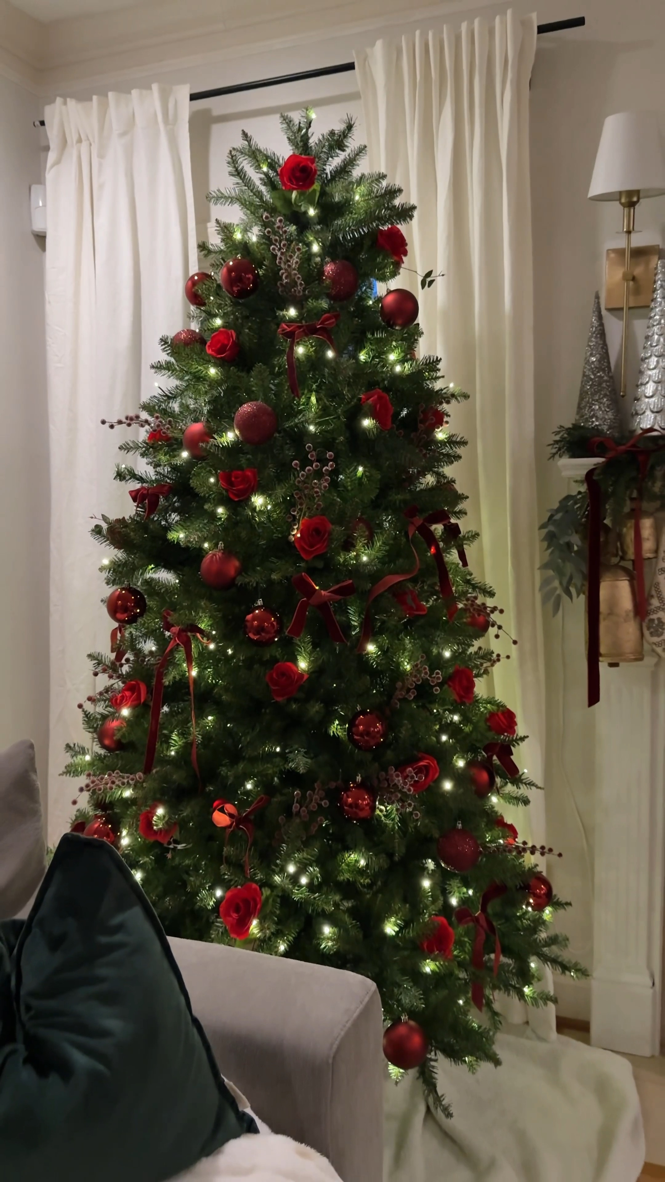 here’s your sign to add faux roses to your tree 🌹

#LTKWatchNow #LTKSeasonal #LTKHoliday