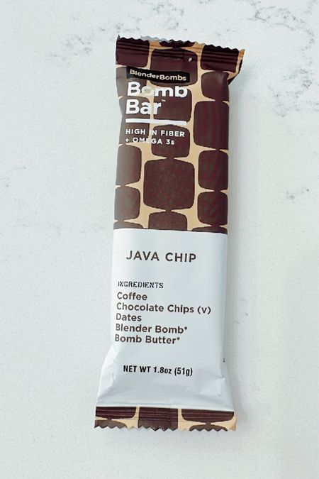 Java Chip BOMB BARS 💣my new favorite snack! All natural ingredients. Gluten free and dairy free. 

The ingredient line up ⚡️ Dates, Cashew Butter, Chocolate Chips (Cocoa Liquor, Cane Sugar, Cocoa Butter, Cocoa Powder), Almonds, Cashews, Flaxseed, Honey, Rolled Oats, Cocoa, Coconut Cream Powder (Coconut, Tapioca), Walnuts, Aloe, Pecans, Chia Seeds, Vanilla Extract, Ground Coffee, Dried Vinegar, Sea Salt, Cinnamon