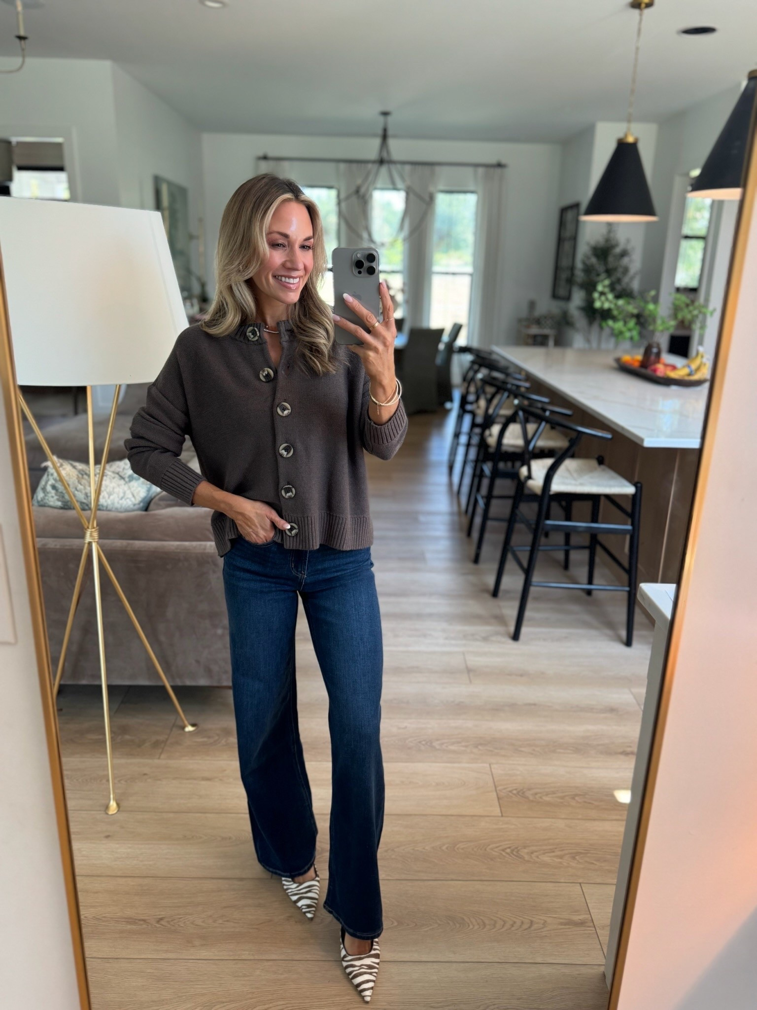 These jeans + top combo are so good! Love that these jeans come in multiple washes & length options!

#LTKootd #LTKSeasonal #LTKPetite