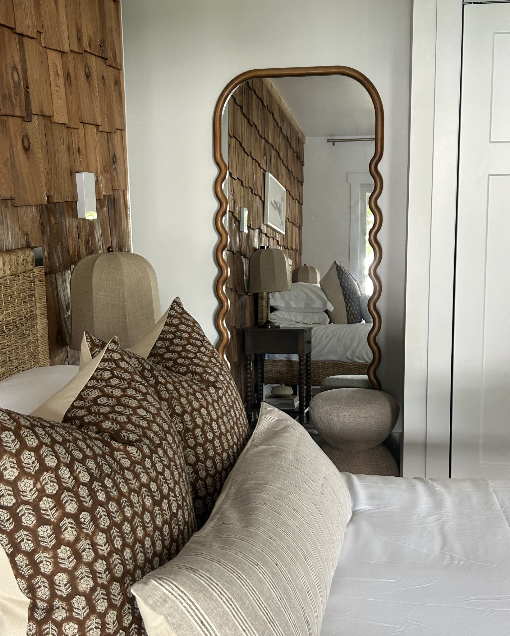 Just a moment for this mirror 👏🏻

#LTKHome #LTKSaleAlert