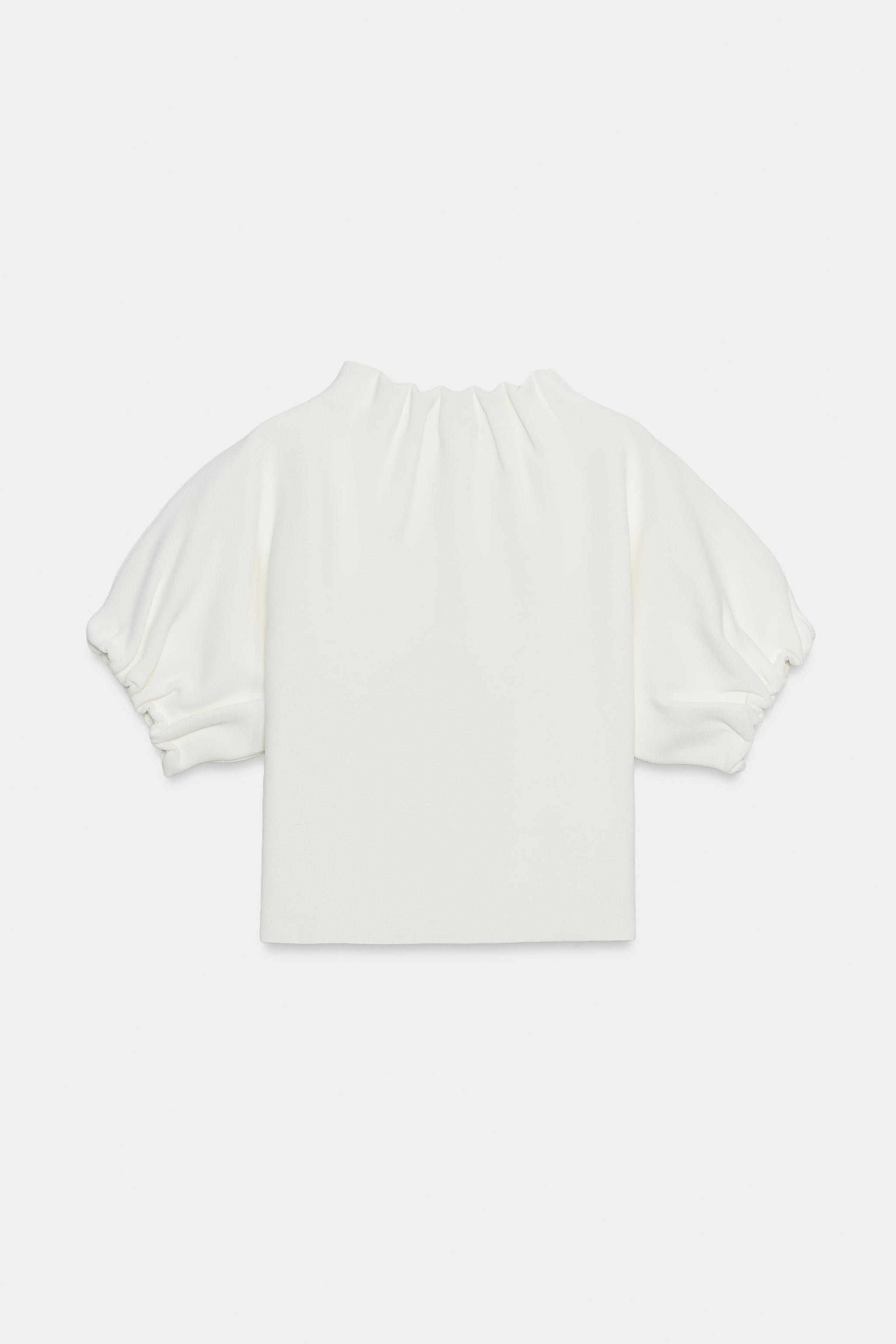 Model height: 177 cmRound neck top with short puff sleeves. Elasticized trim with ruching. | Zara Canada