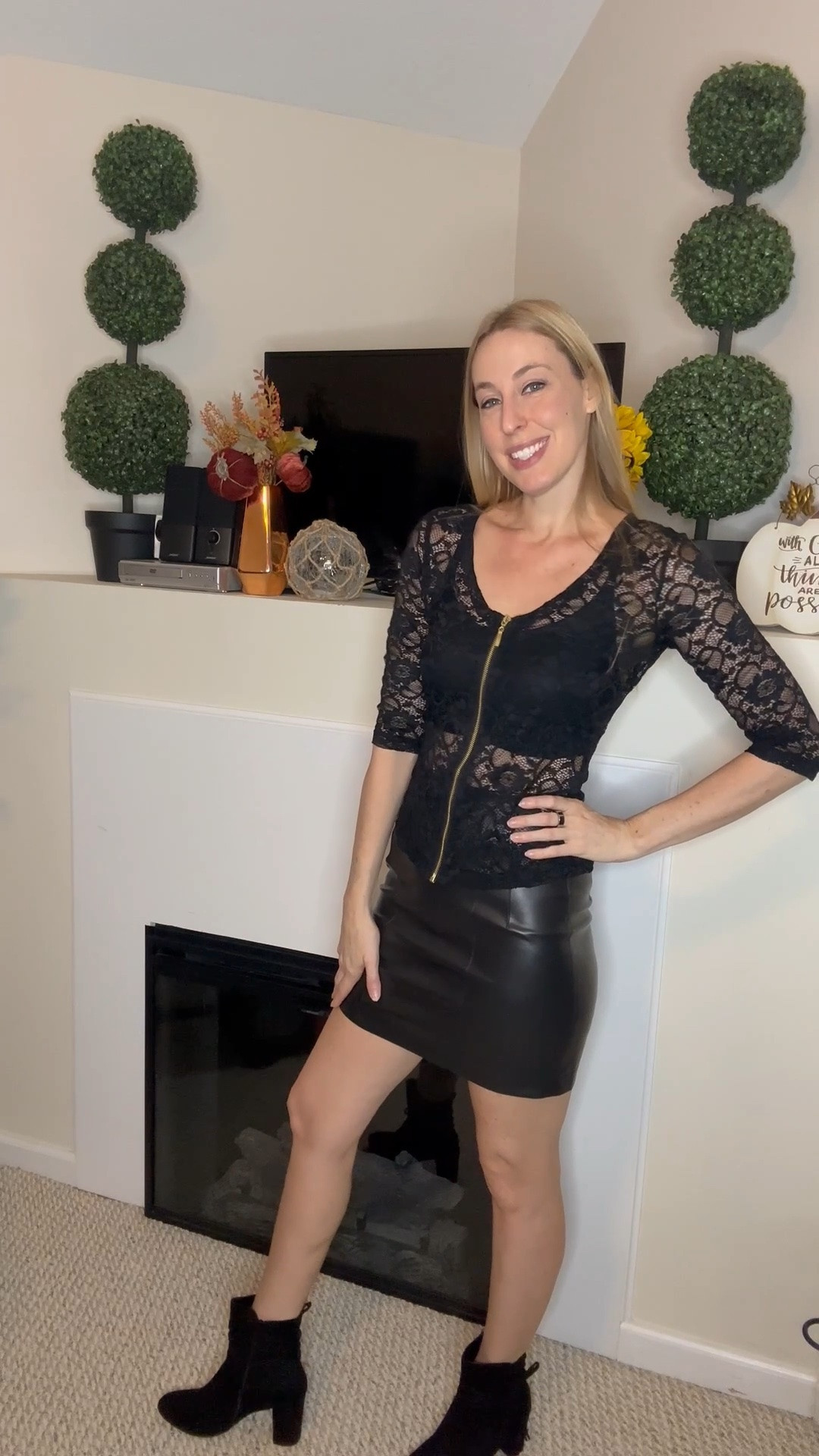 Concert date night outfit for fall
🖤 the lace zip up is a cute jacket and pairs great with crop tops
🖤I love this skirt and will be wearing it so much this fall
🖤fits true to size, wearing size small and I am 5’10”