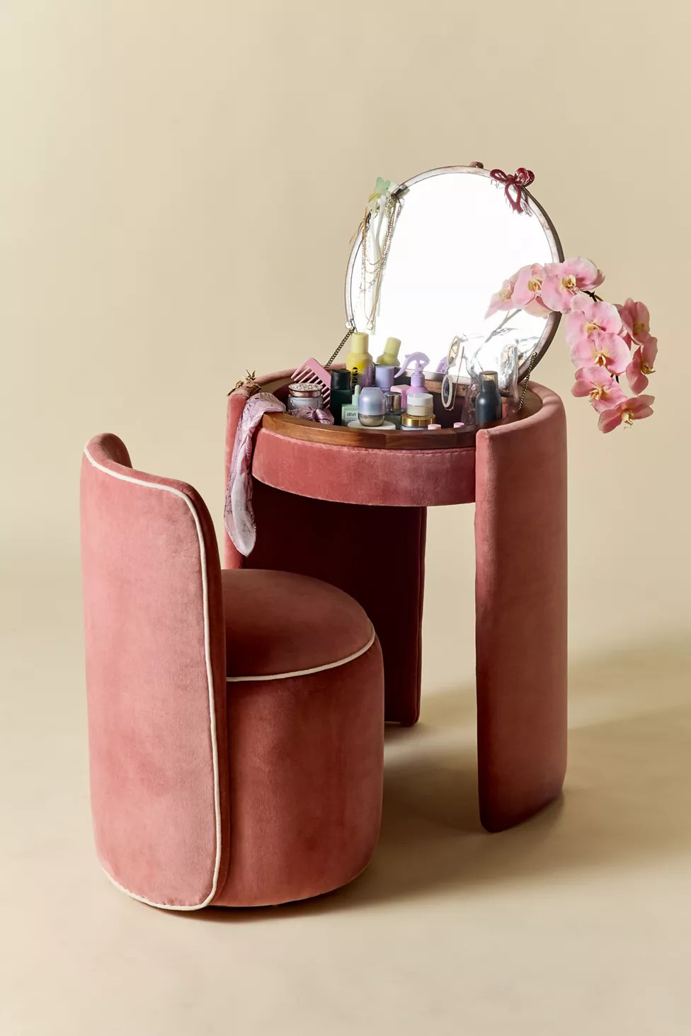 Jane Mirror Vanity & Stool Set | Urban Outfitters (US and RoW)