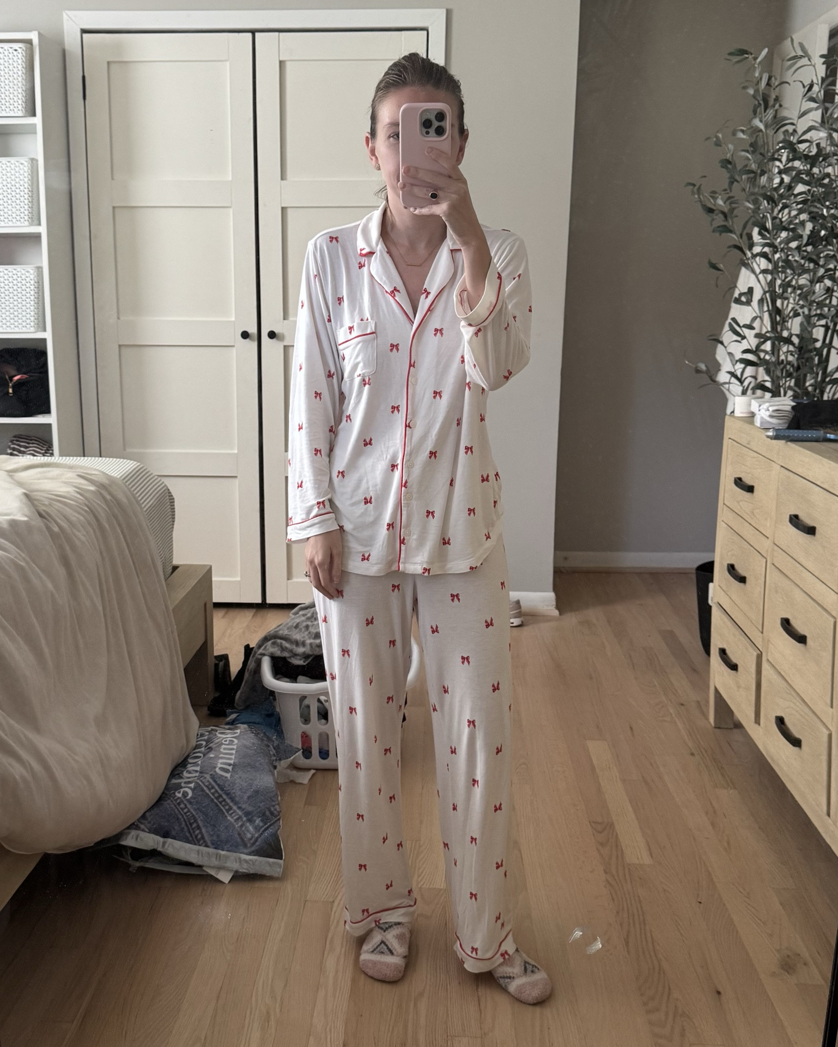 I basically live in these pjs.  The cutest bow print for the holidays. Wearing xs petite  

#LTKSeasonal #LTKPetite #LTKHoliday