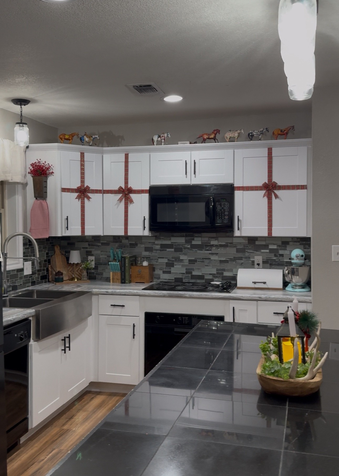 Christmas kitchen cabinets! 

#LTKHoliday #LTKSeasonal #LTKHome