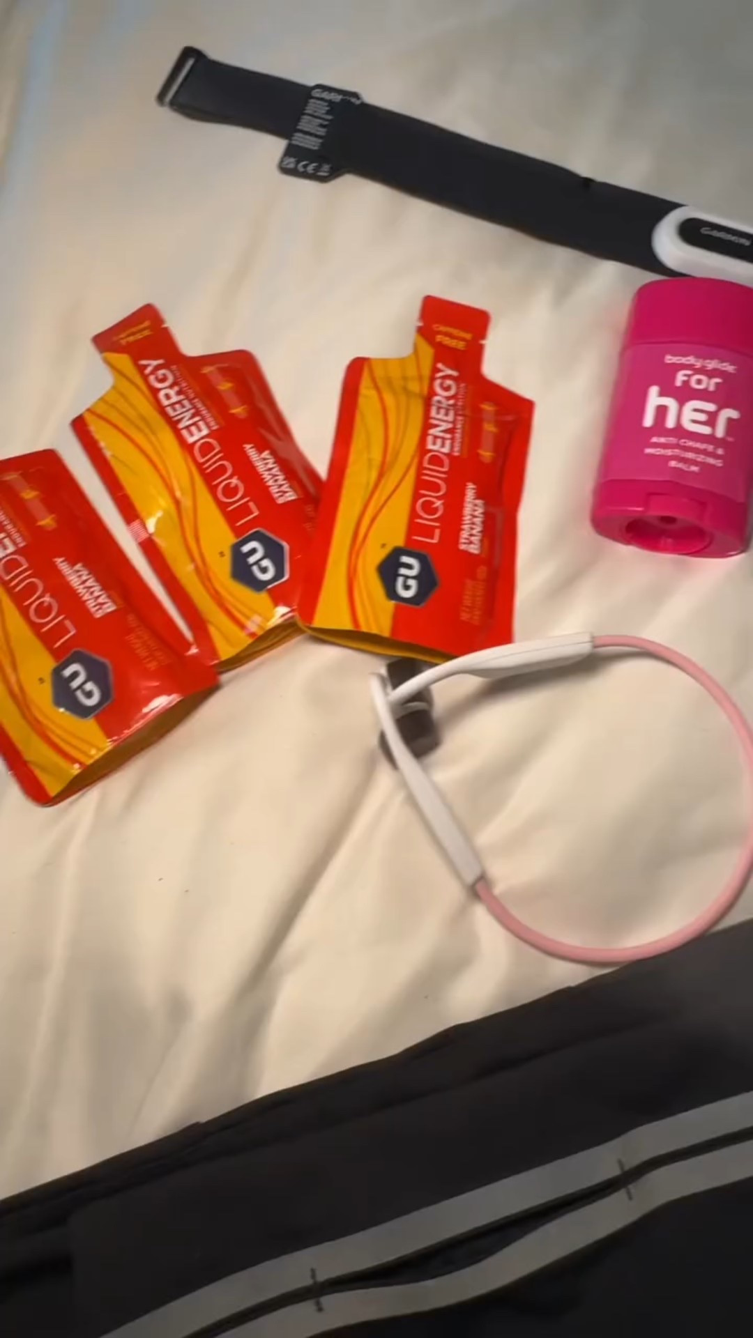 Let’s pack everything I needed for my half marathon!! Energy Labs Connects US #runningmotivation #running #momswhorun #marathonrunner #runninginspiration