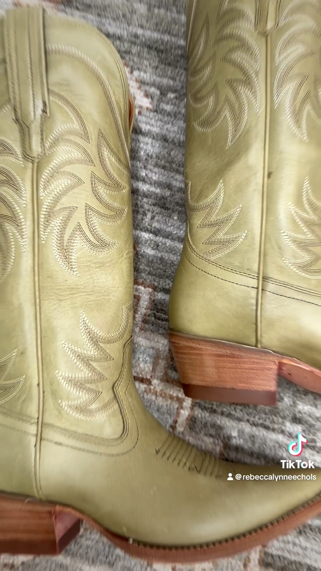 If you were looking for a sign to get the Sage green Annie’s here it is 😍💚

#LTKootd #LTKdayinmylife #LTKSaleAlert