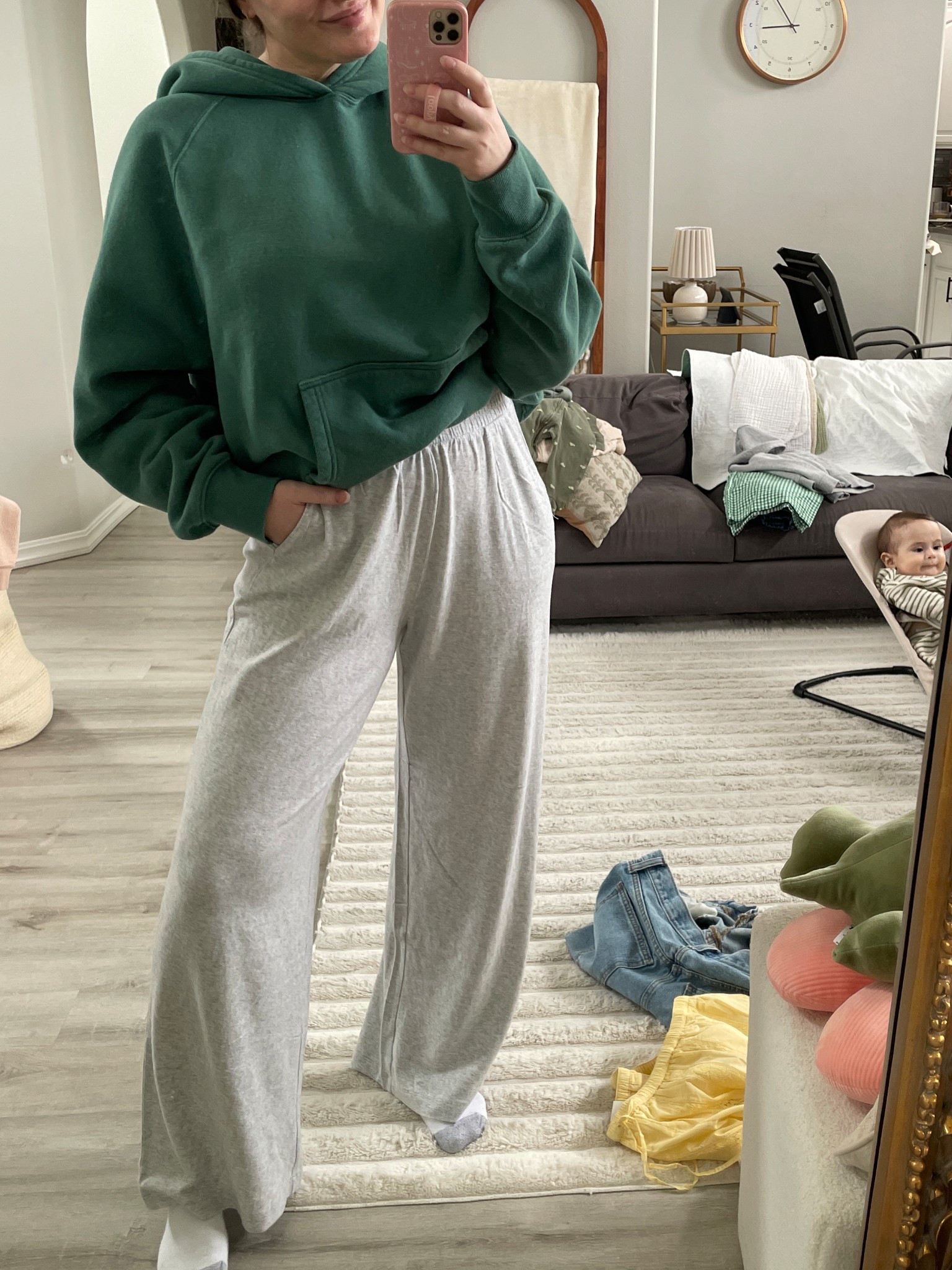 @abercrombie wide leg lounge pants are the softest thing ever!!!! 🤌🏼 love the pockets too! wearing a M
