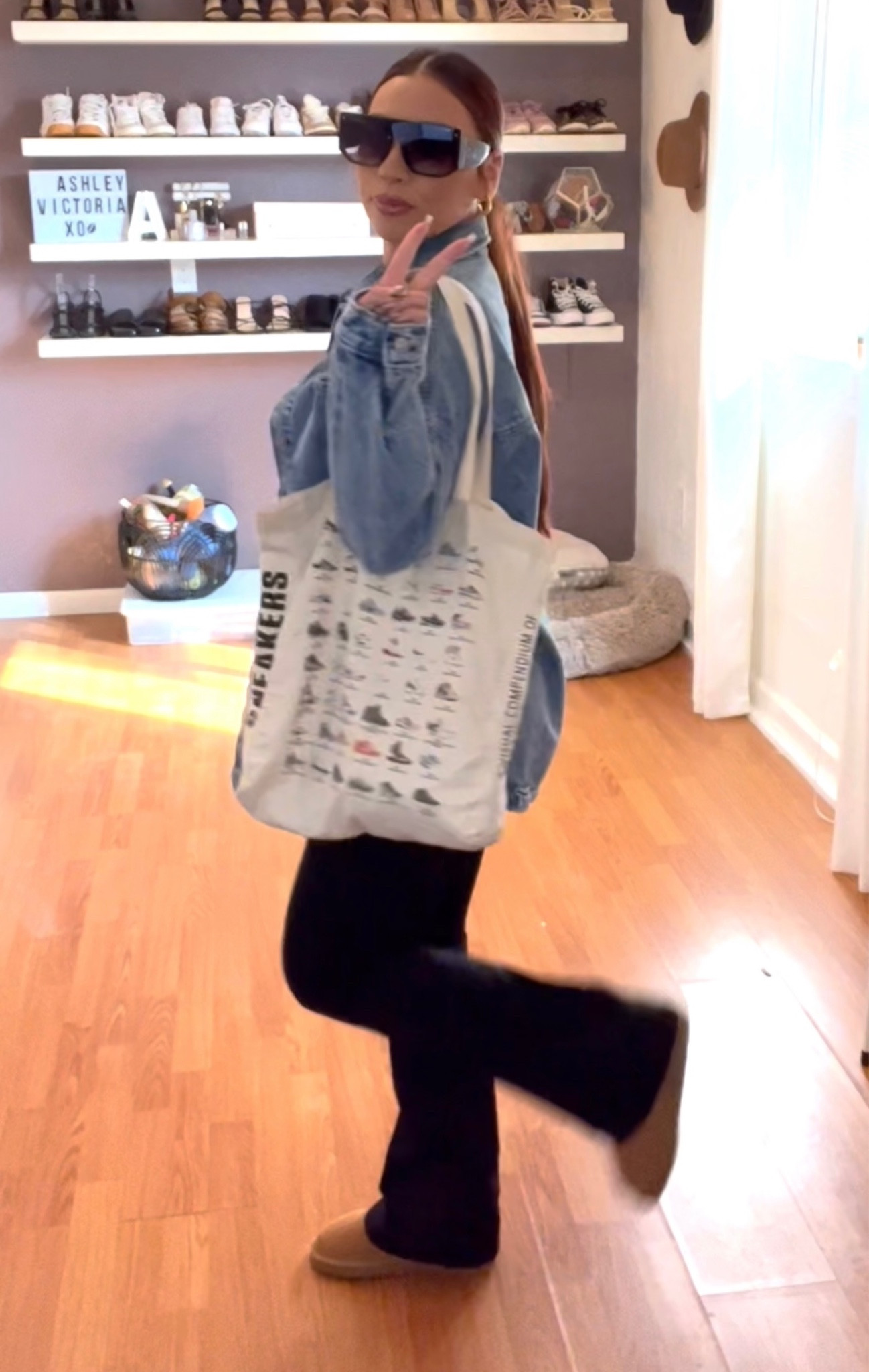 Sunnies are Fully Booked from Quay but they’re sold out..
Similar sunnies are linked 🖤