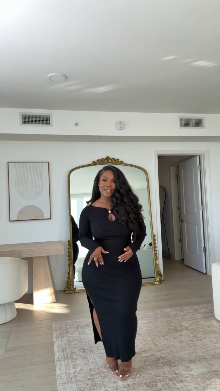 Loving all of the details on this dress. The gold, the cutout, and the slit all make this dress so cute and sexy 🖤

Size: M 

Abercrombie is doing 25% off select styles 


Ribbed dress, long dress, black dress, date night, cozy dress, curvy girl fashion, curvy girl fashion, Emmy Petit 

#LTKSeasonal #LTKMidsize #LTKPetite