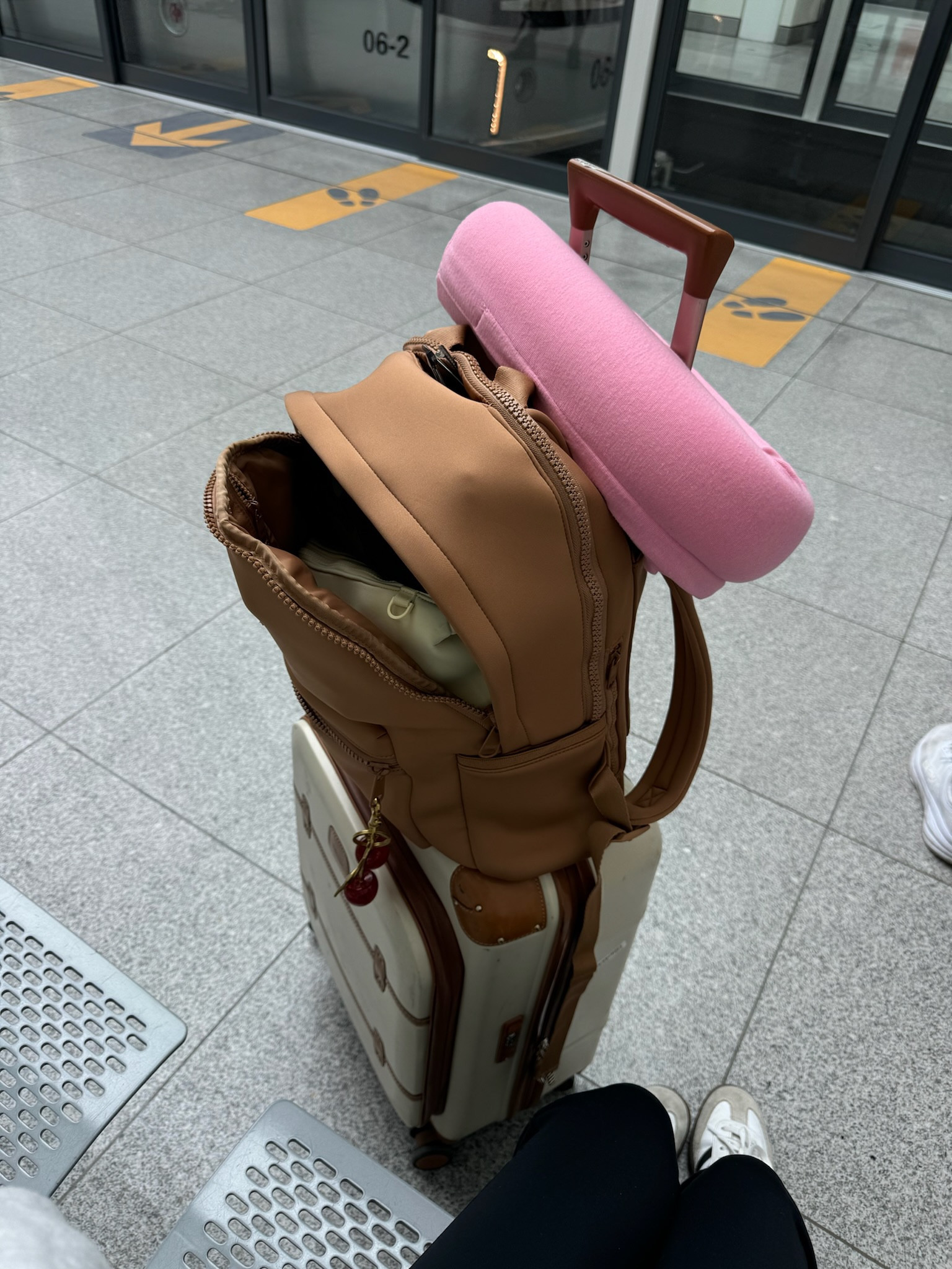 Essentials for traveling 👜🩷

traveling essentials - suitcase inspo - travel bags - airport bags - trendy travel luggage - summer travel must haves 

#LTKItBag #LTKTravel #LTKSeasonal