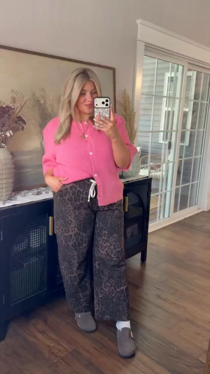 Today’s outfit check 💖✨Keeping it cute, comfy, and realistic for everyday life!! Sharing all the details because this look is too good not to 💕

#LTKootd #LTKmomlife #LTKdayinmylife
