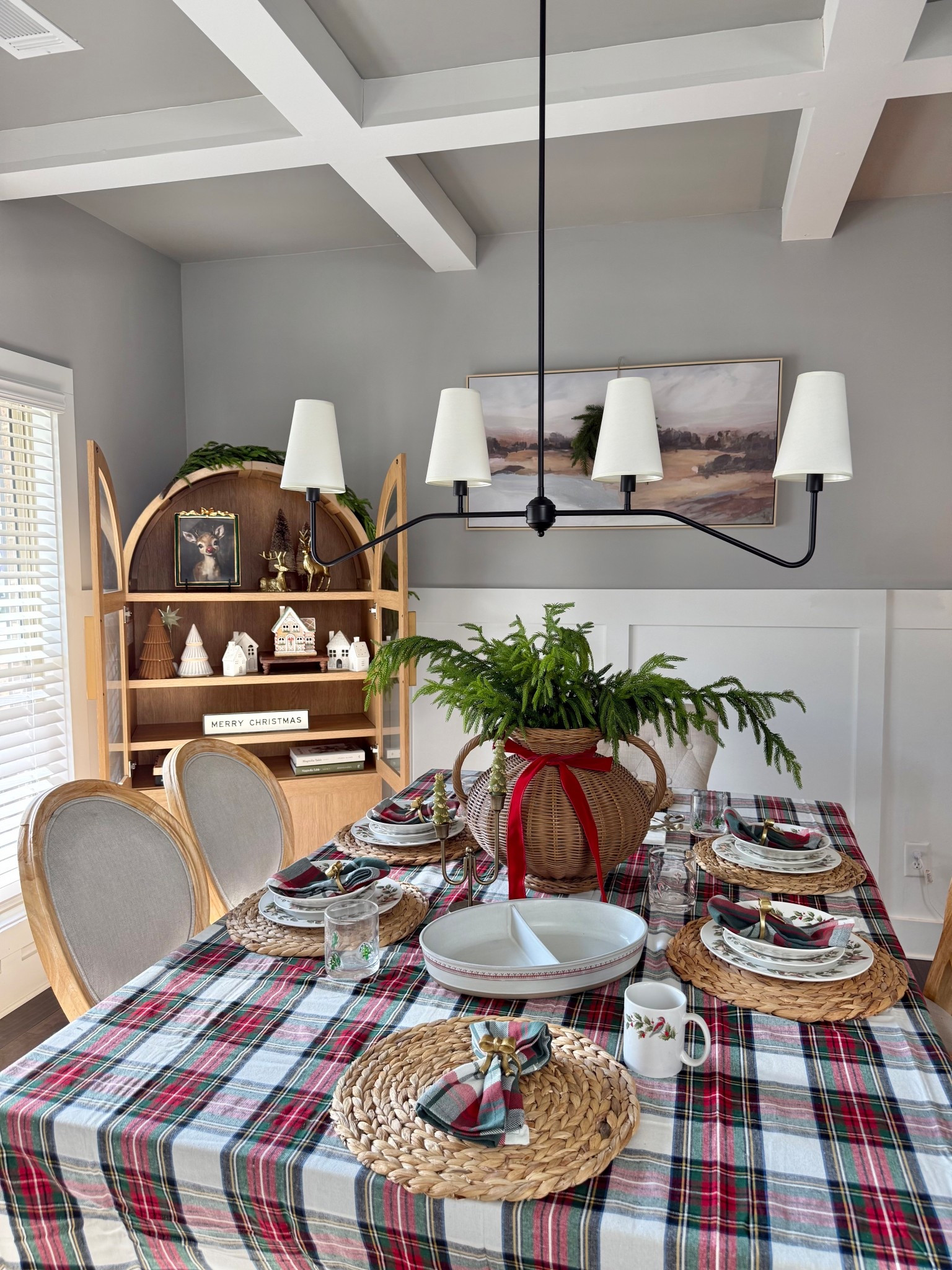 My Christmas tablescape 2025 ❤️🎄

#LTKHome #LTKSeasonal #LTKHoliday