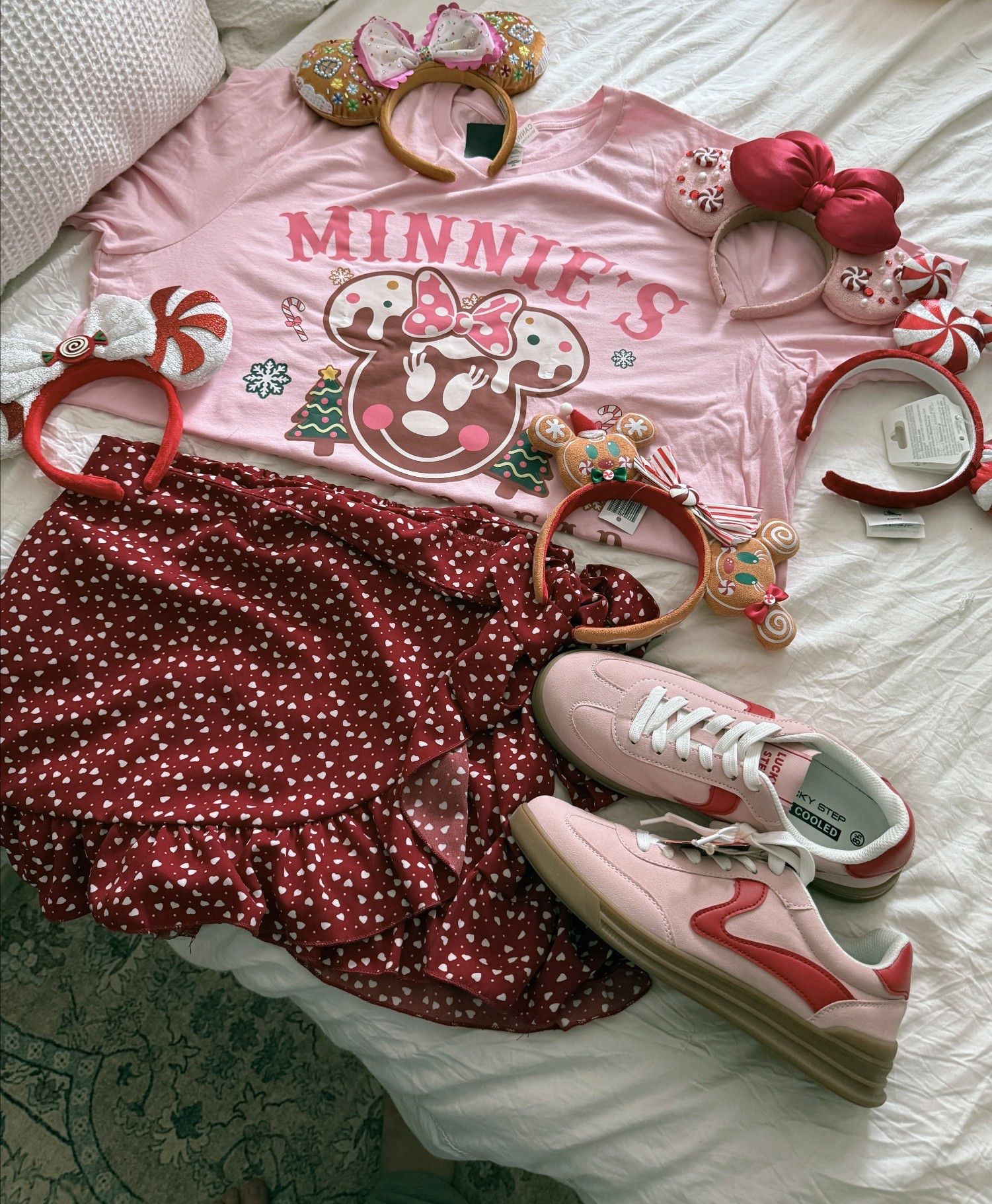 Disney holiday outfit ❤️🐭🎄

#LTKHoliday #LTKFindsUnder100 #LTKStyleTip
