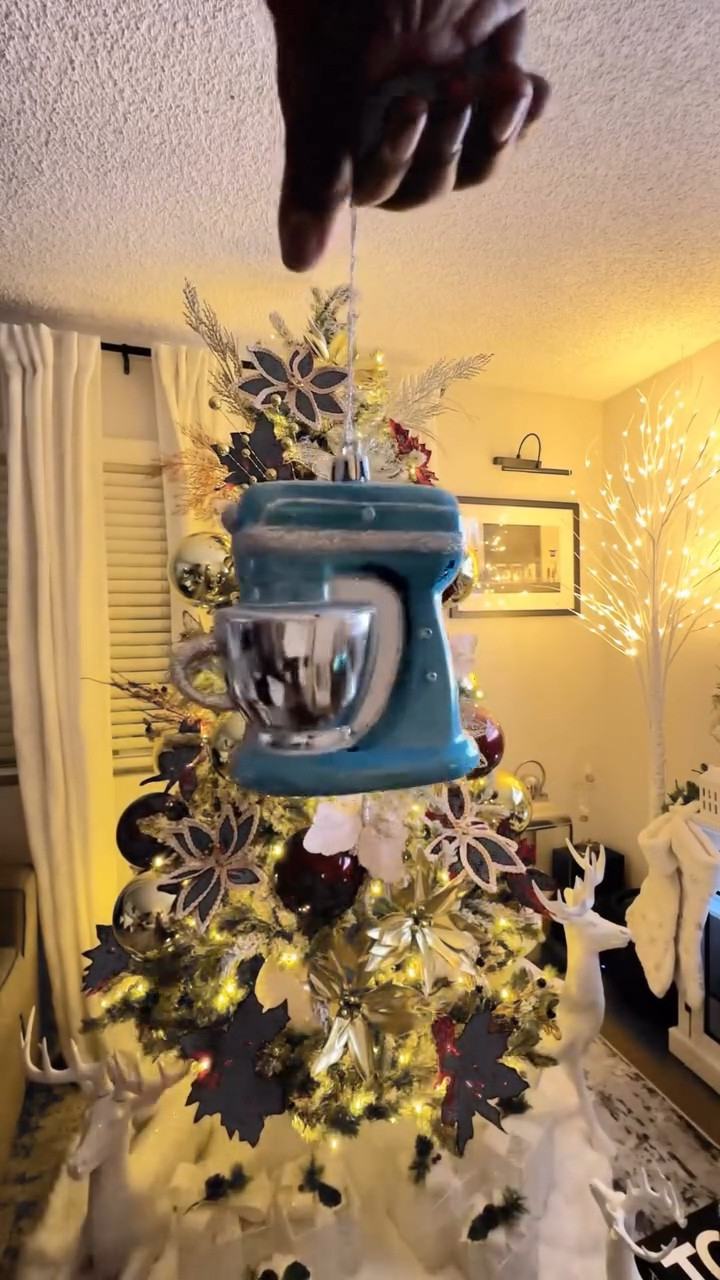 Tis the season to decorate everything, one ornament at a time.🎄 My Ornament Collection is growing! 🤶🏾

holiday decorating, Christmas details, festive home, ornament, Christmas tree, Christmas is coming 

Comment “ORNAMENTS” and I’ll send details!

#kingofchristmas #HolidayDecor #ChristmasAesthetic #deckthehalls 
#christmasdecor #christmas #homedecorideas
#christmasinspo #christmastreedecorating #christmasdecorideas #burgundychristmas #christmasiscoming #christmasinamerica