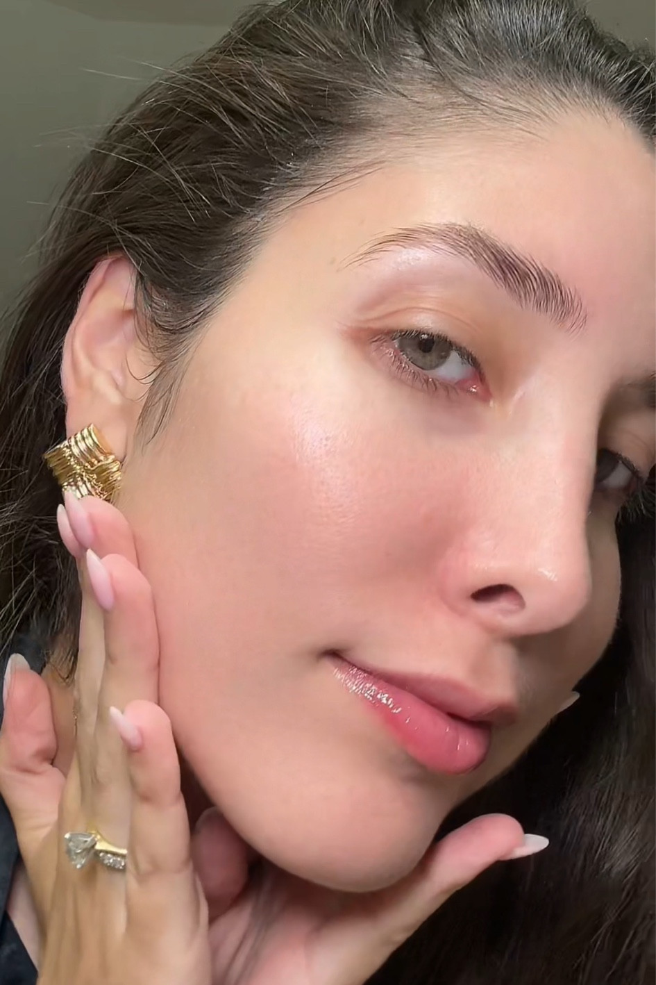 Last morning routine of 2024 🫶🏼✨ 

#LTKBeauty #LTKSeasonal #LTKHoliday