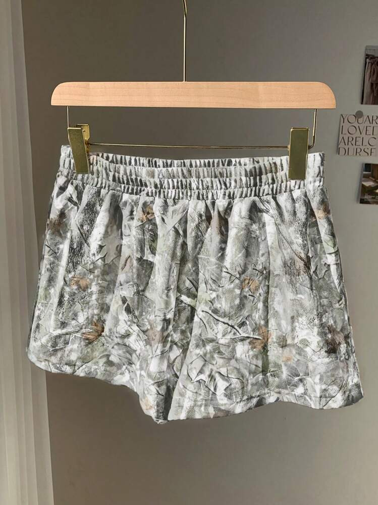 Comfortcana Women's Casual Vintage Camouflage Tree Branch Print Mid-Rise Loose Shorts,Flowy Shorts Back To School | SHEIN
