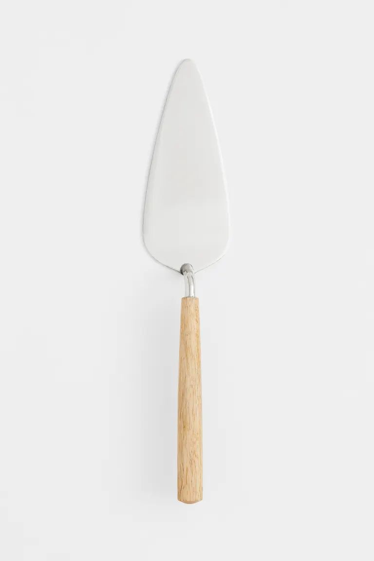 Cake server in stainless steel with handle in mango wood. Width at widest point 2 in. Length 9 3/... | H&M (US + CA)