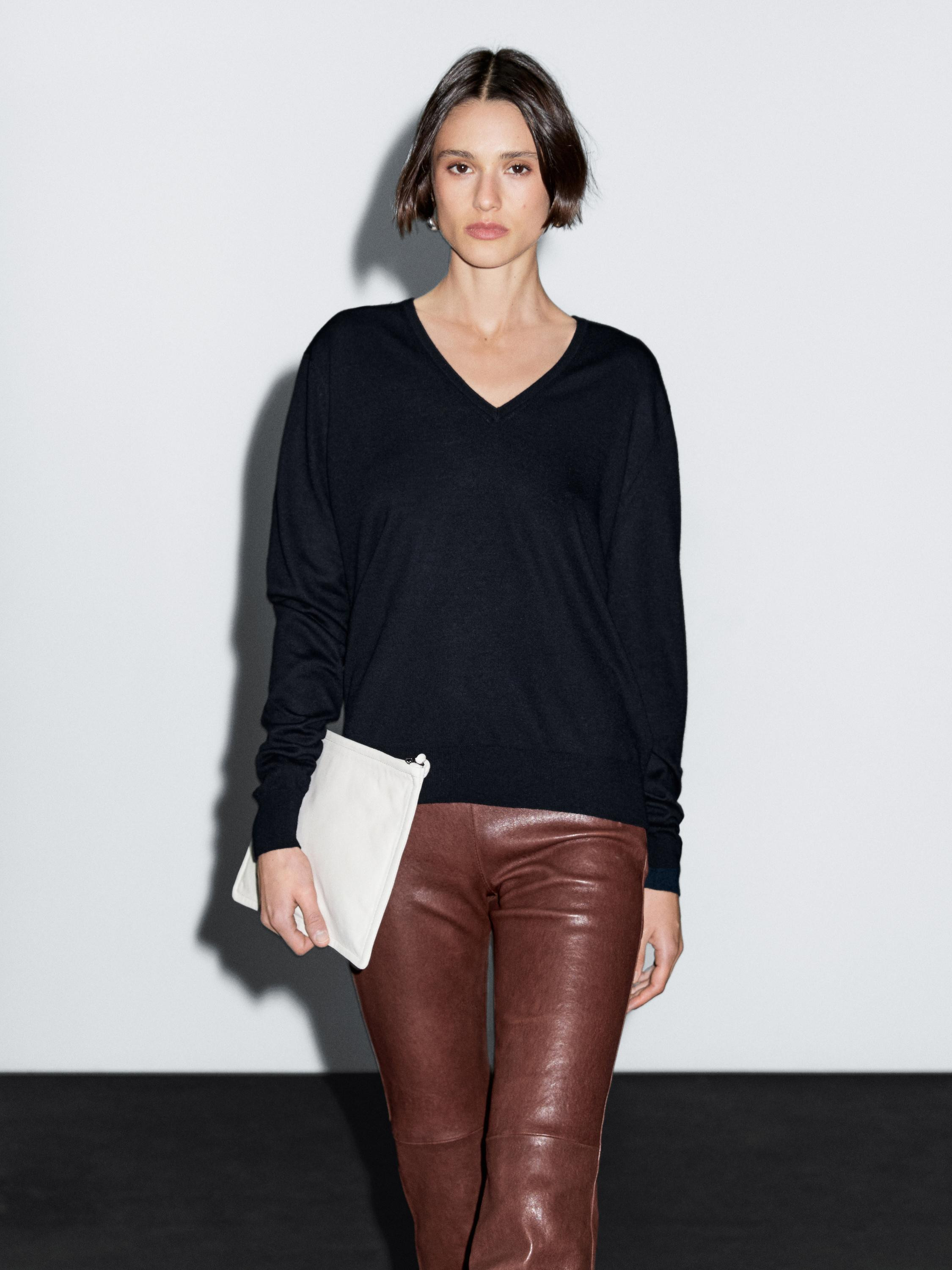 Wool blend V-neck knit sweater | Massimo Dutti US