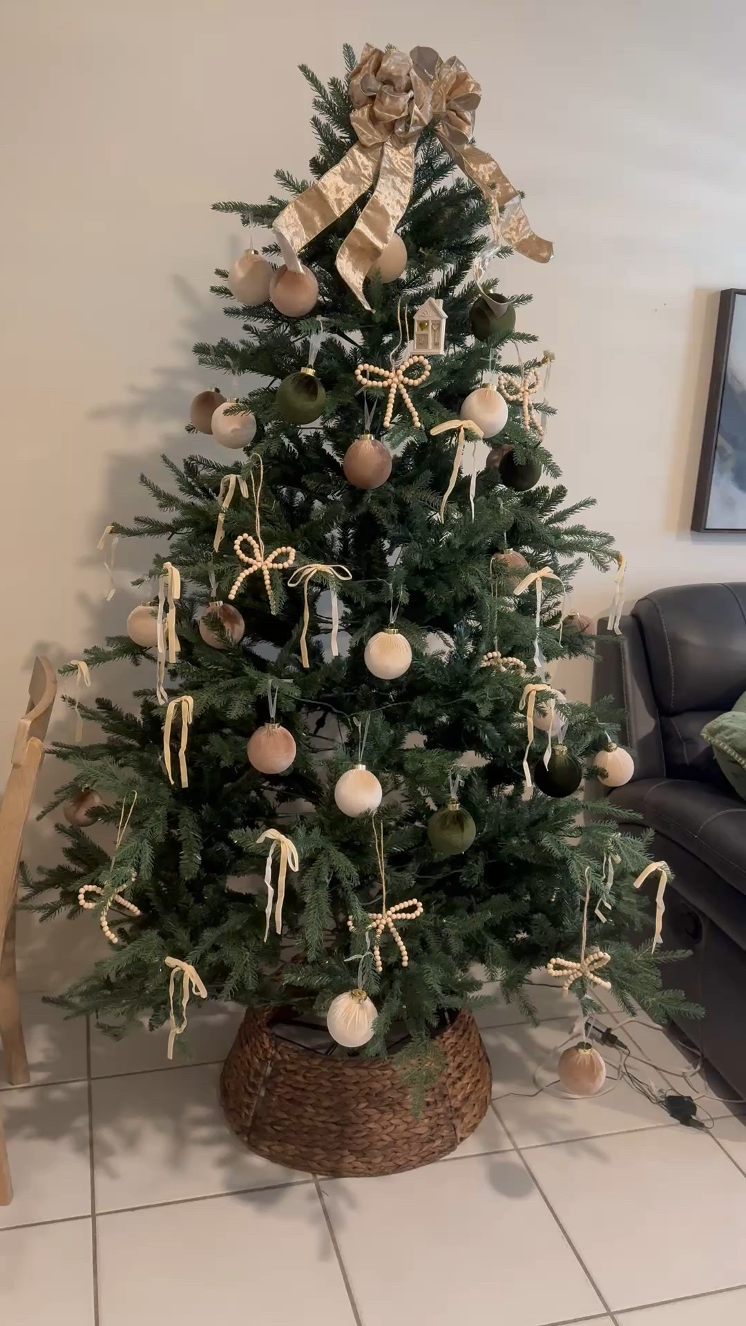 Christmas tree 

#LTKHoliday #LTKHome #LTKSeasonal