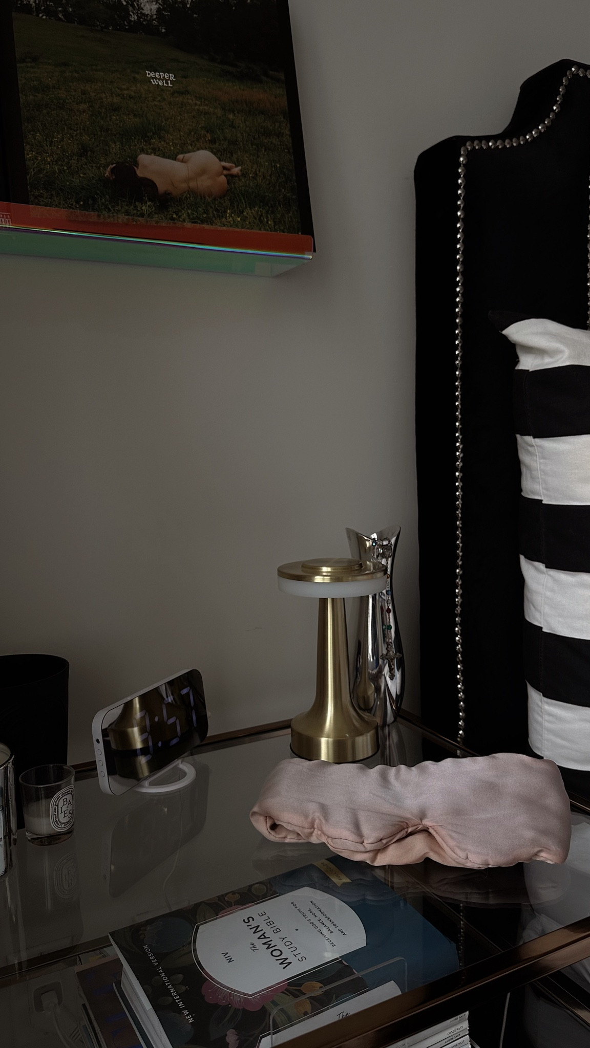 FAVORITE SILK SLEEP MASK

Acrylic shelves, vinyl record storage, colorful home decor, gold decor

#LTKFindsUnder50 #LTKHome #LTKBeauty